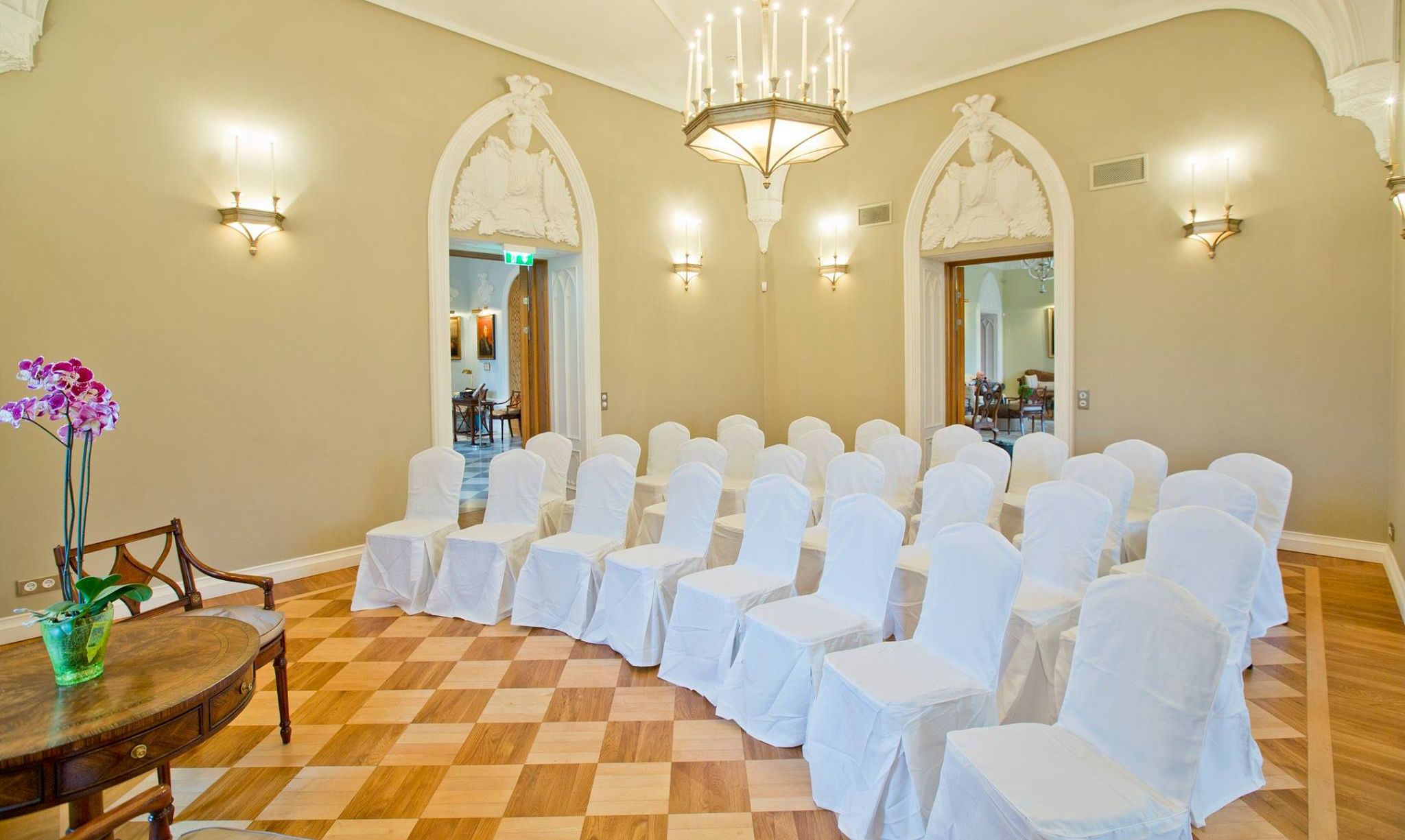 The historical Keila-Joa Castle Schloss Fall is an elegant place filled with modern comforts in a beautiful natural setting. Only 32 kilometers from T