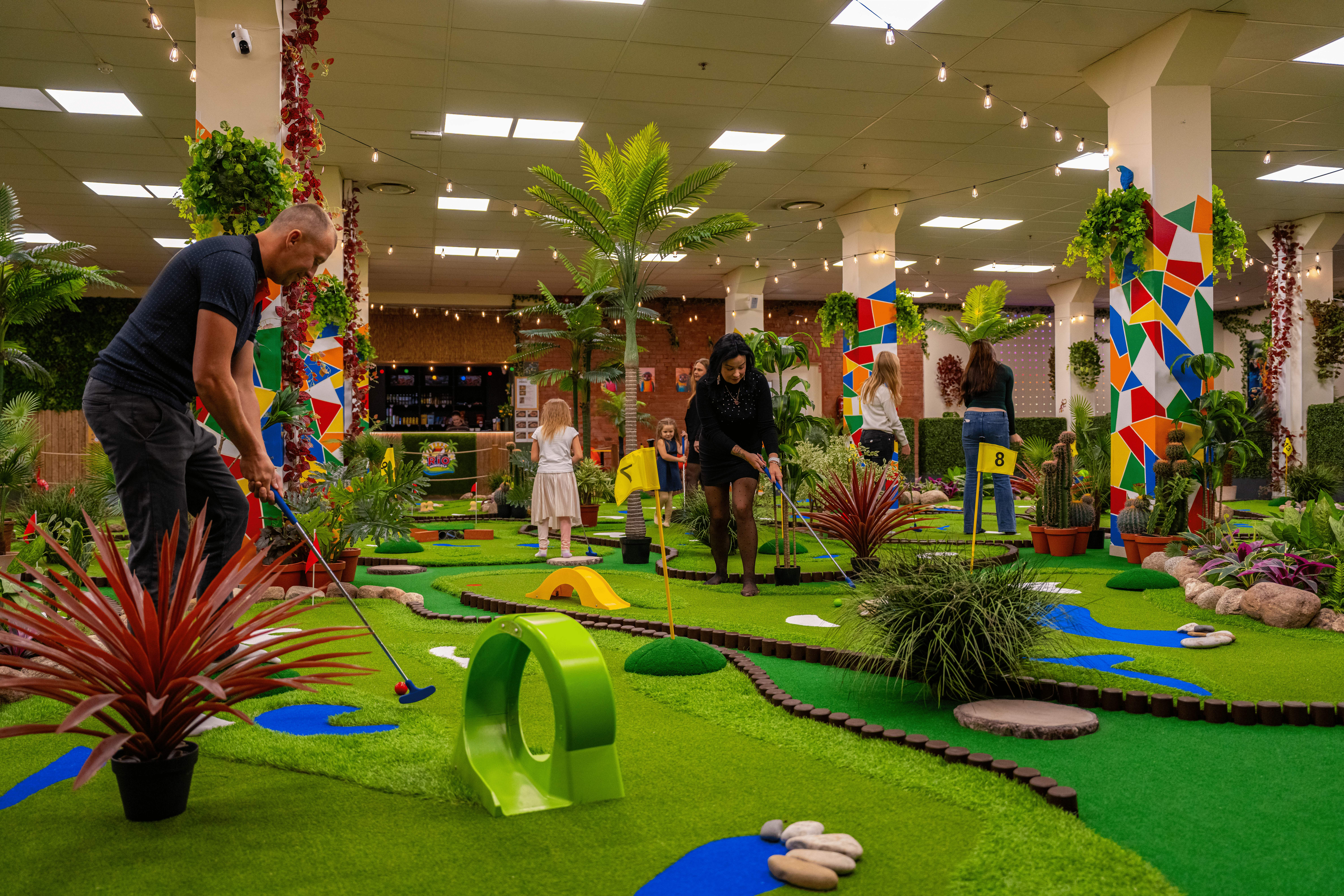 Minigolfirada Minigolf RIO vabaajakeskuses Tartus
