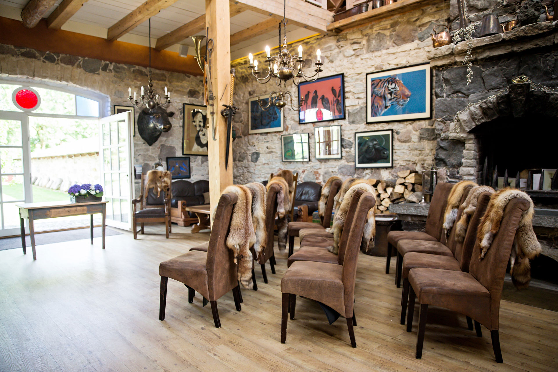 Laitse Graniitvilla väike seminariruum