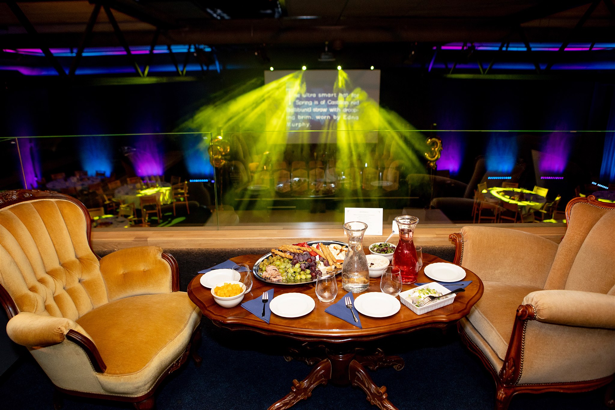Loge mit Verpflegung in einer Loge im Autohaus 
