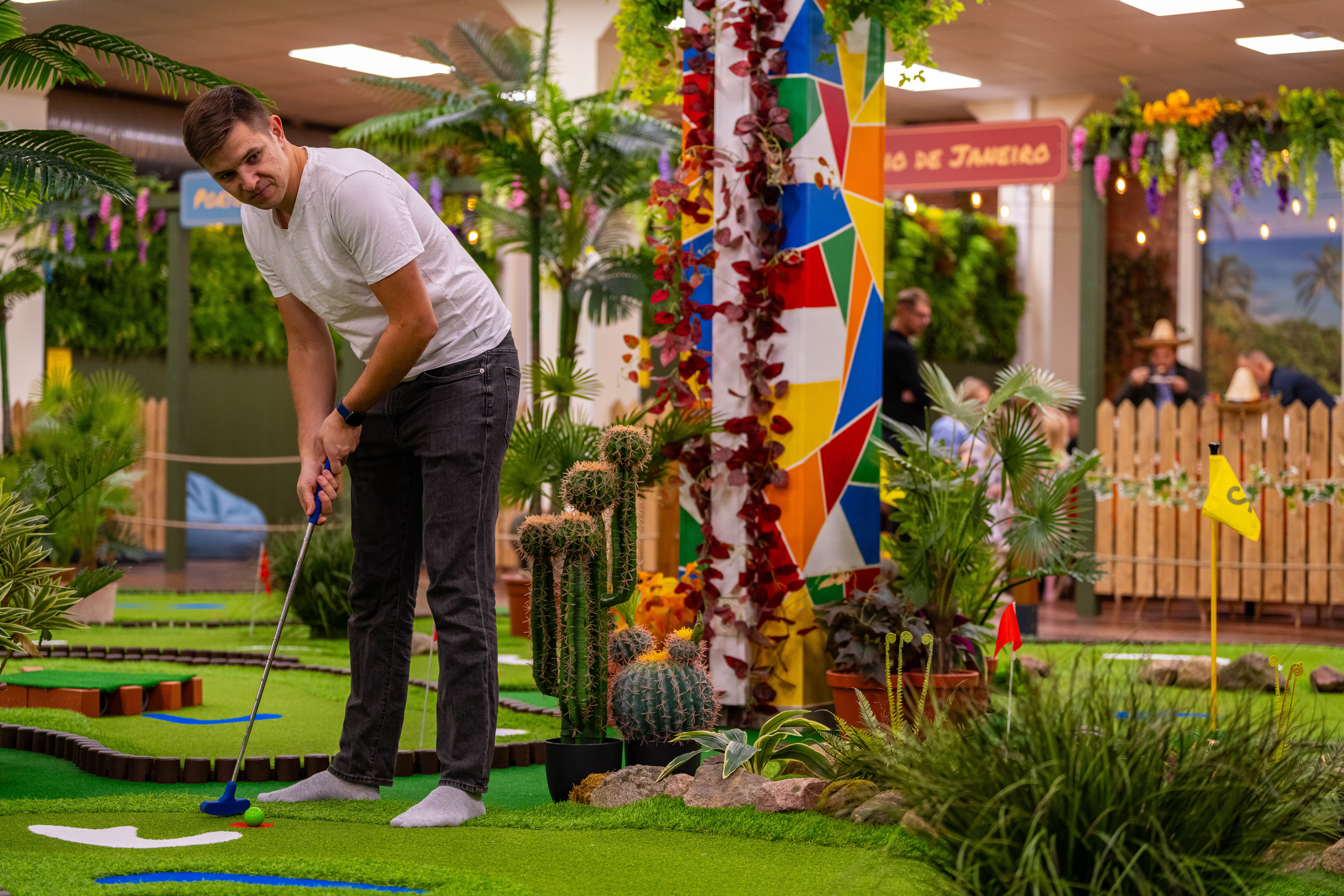 Lõbus ajaviide minigolfirajal Tartus Vabaajakeskus RIO-s koguperele