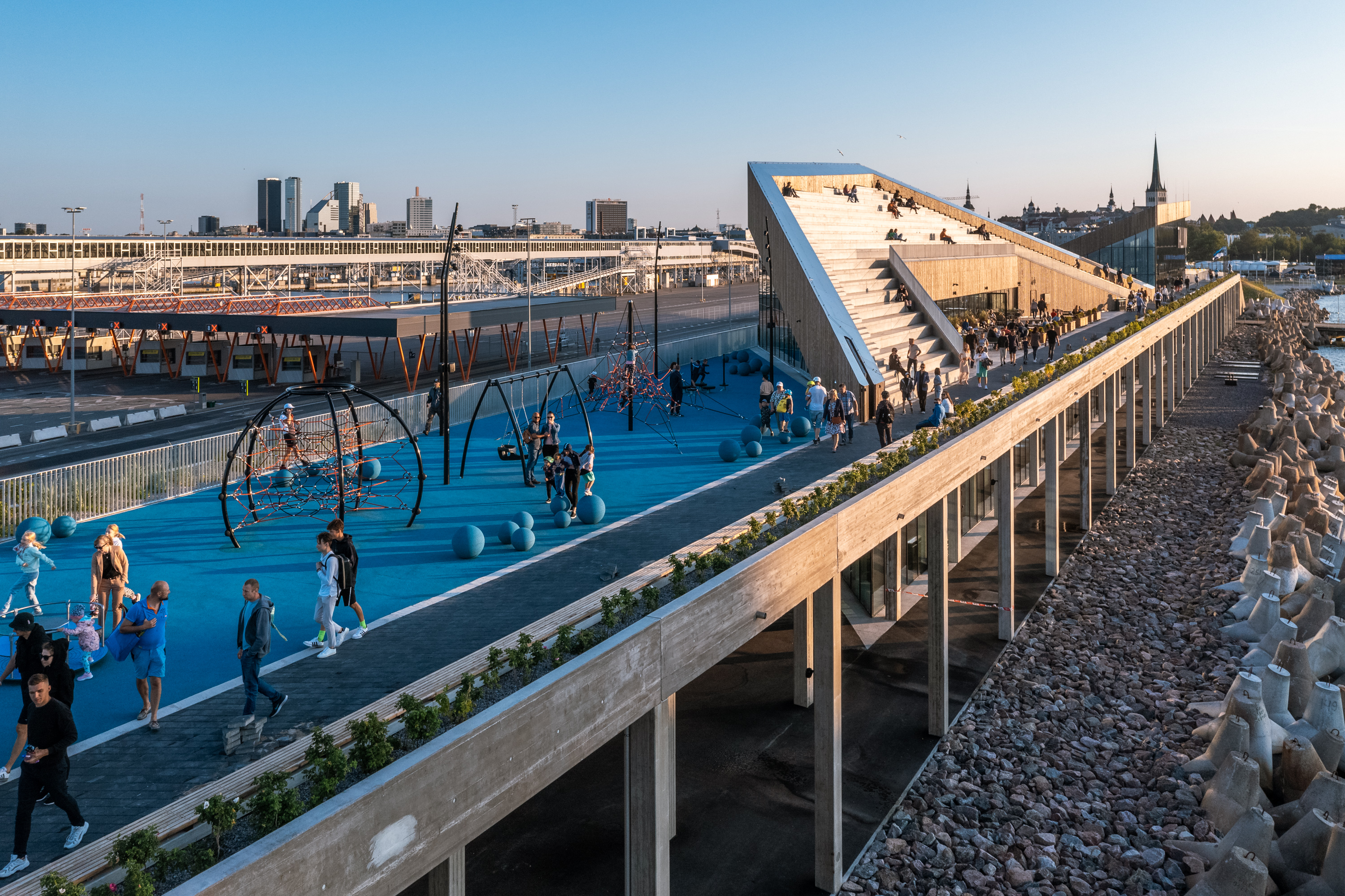 Vanasadama Kruiisiterminali promenaad ja mänguväljak