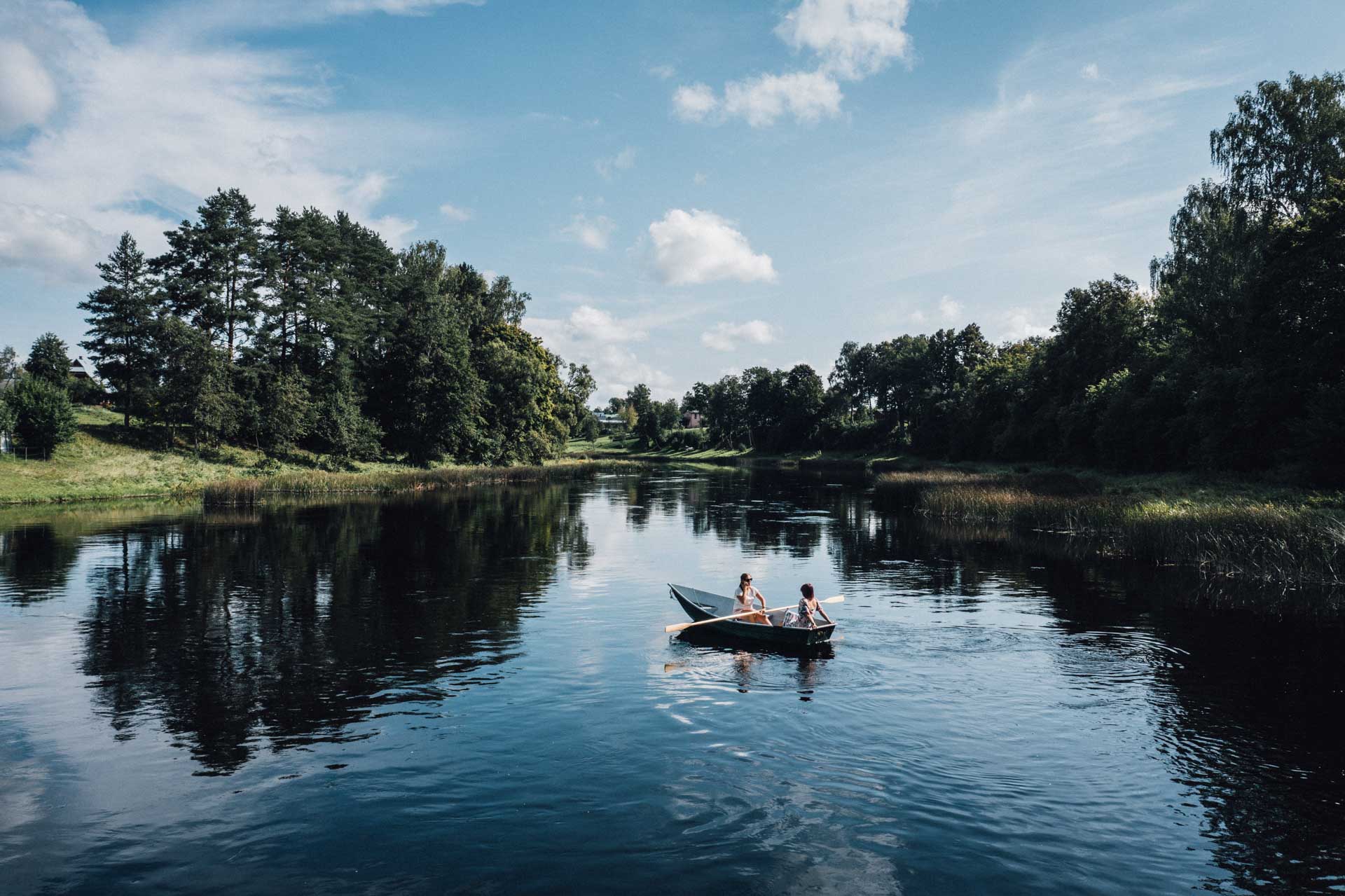 Paadirent Klaara-Mannis, Pärnu jõe ääres