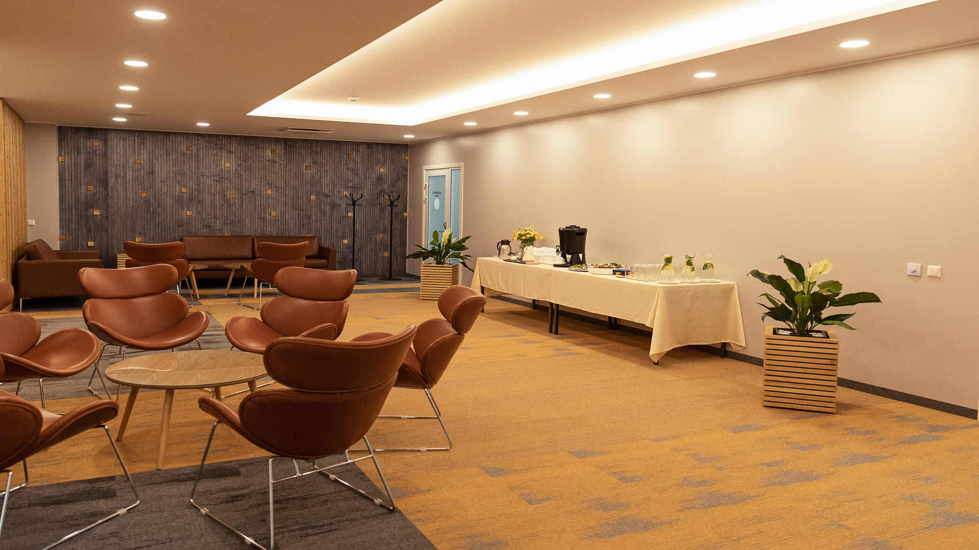 "Poloda nulk" zāles priekšā esošā telpa kafijas pauzēm