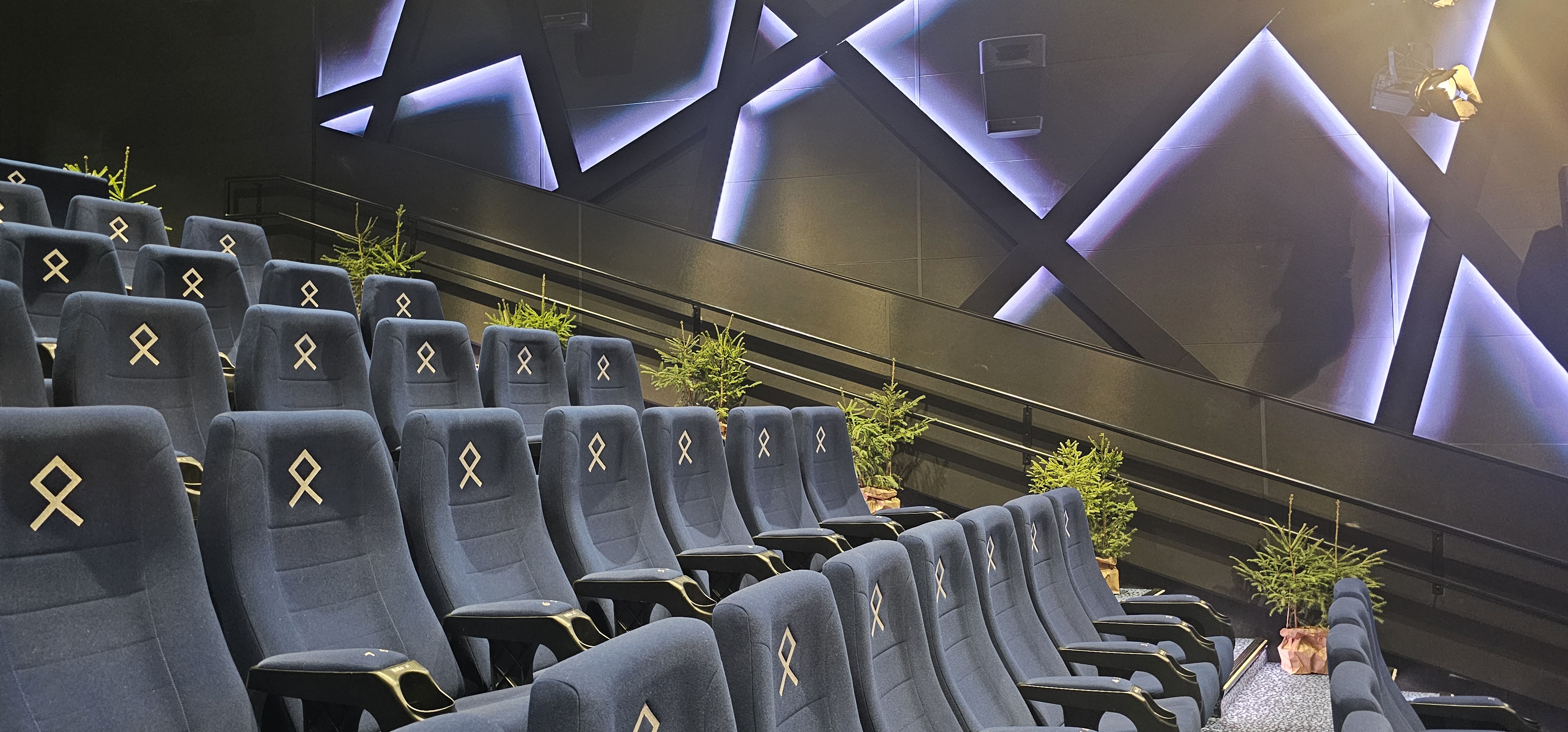 The hall is suitable for training sessions and private screenings.
