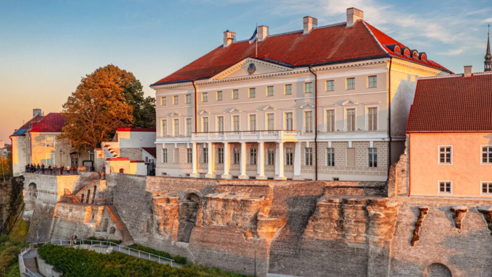 Päikseloojangul Stenbocki maja