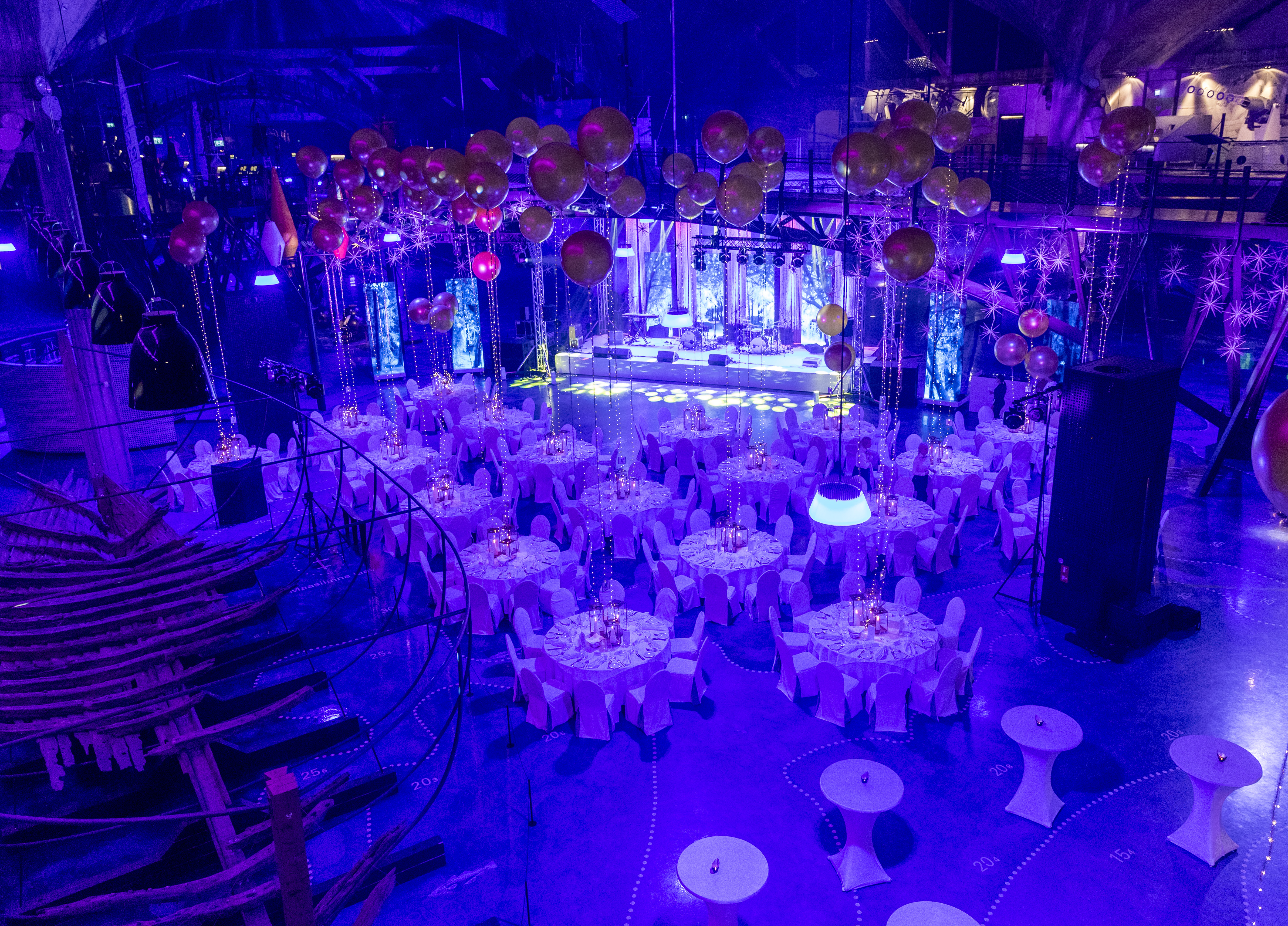 Lentosataman tapahtumakeskuksen juhlaillallinen