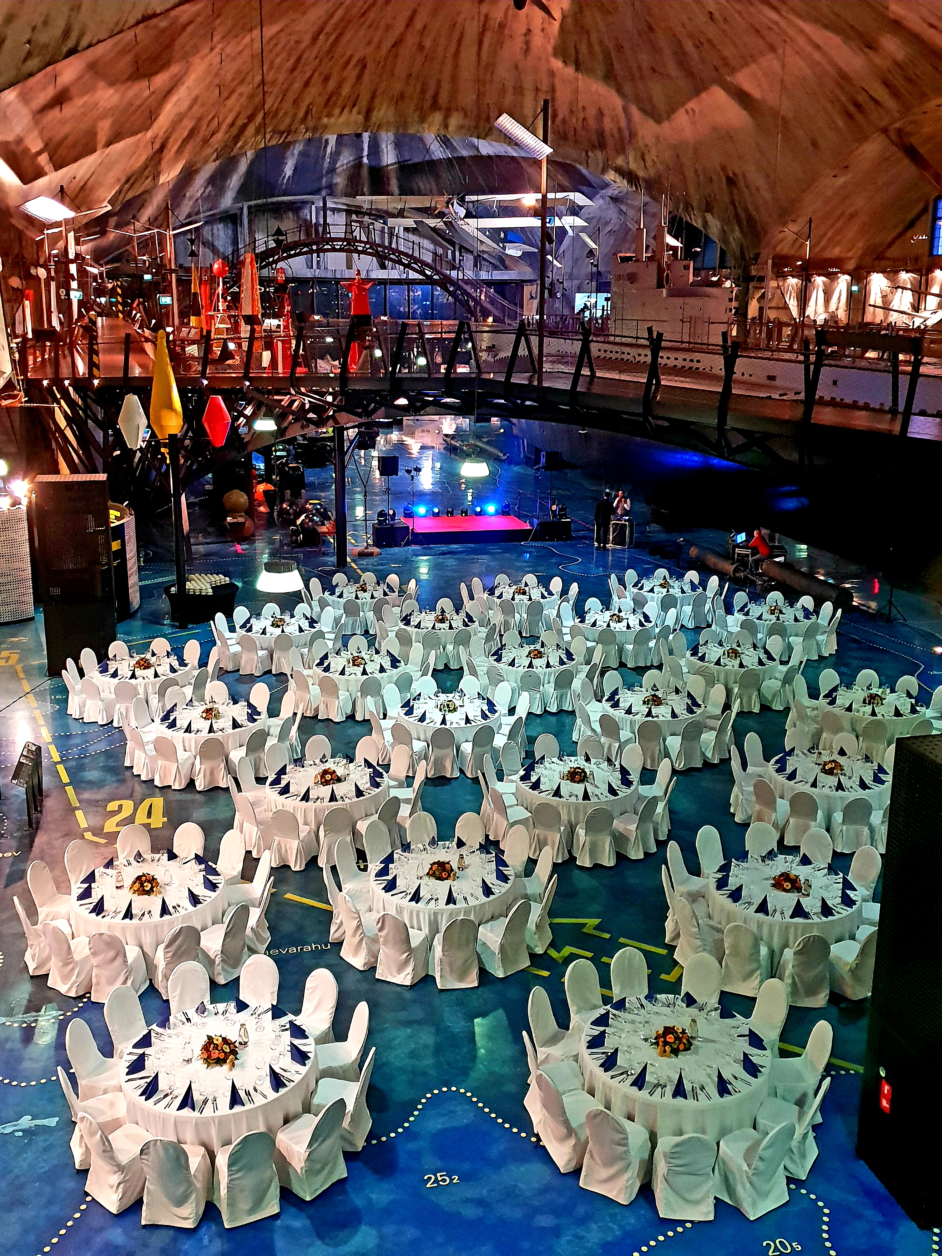 Lentosatama ennen juhlaa