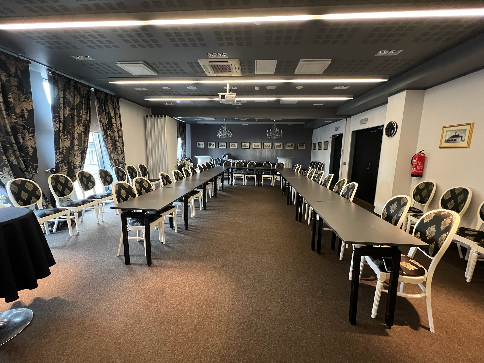 Külaliste ootel konverentsisaal Arensburg