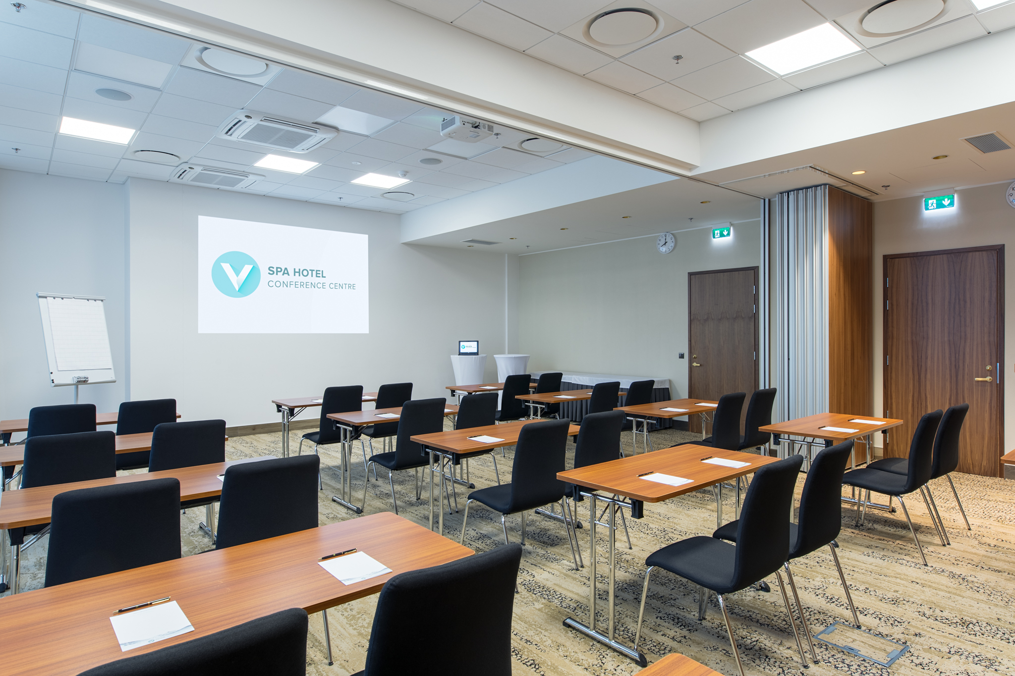 V Konverentsi liidetud saalid