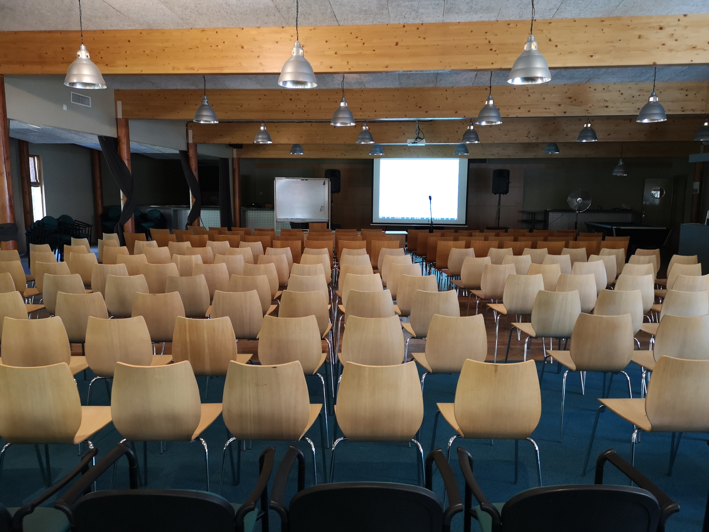 Nuckö saal mahutab kuni 250 inimest