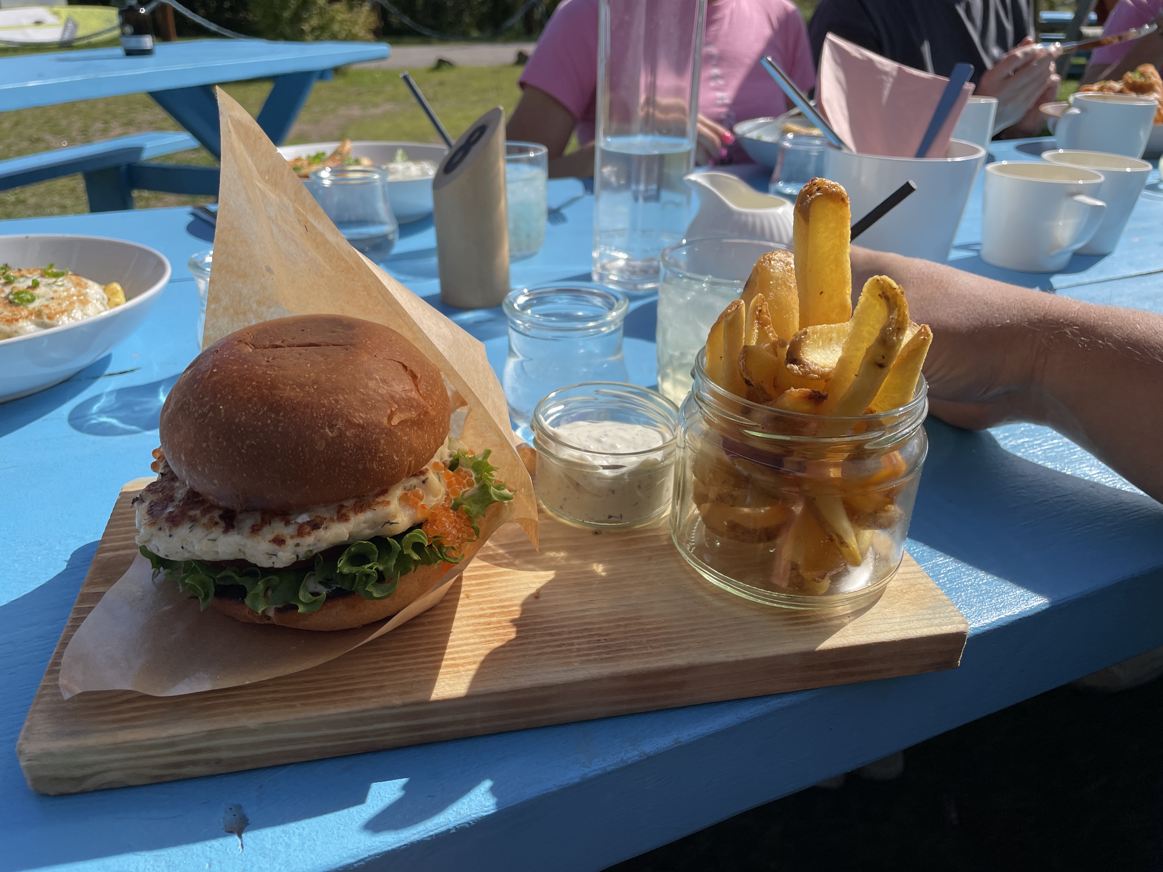 Haugiburger friikartulitega