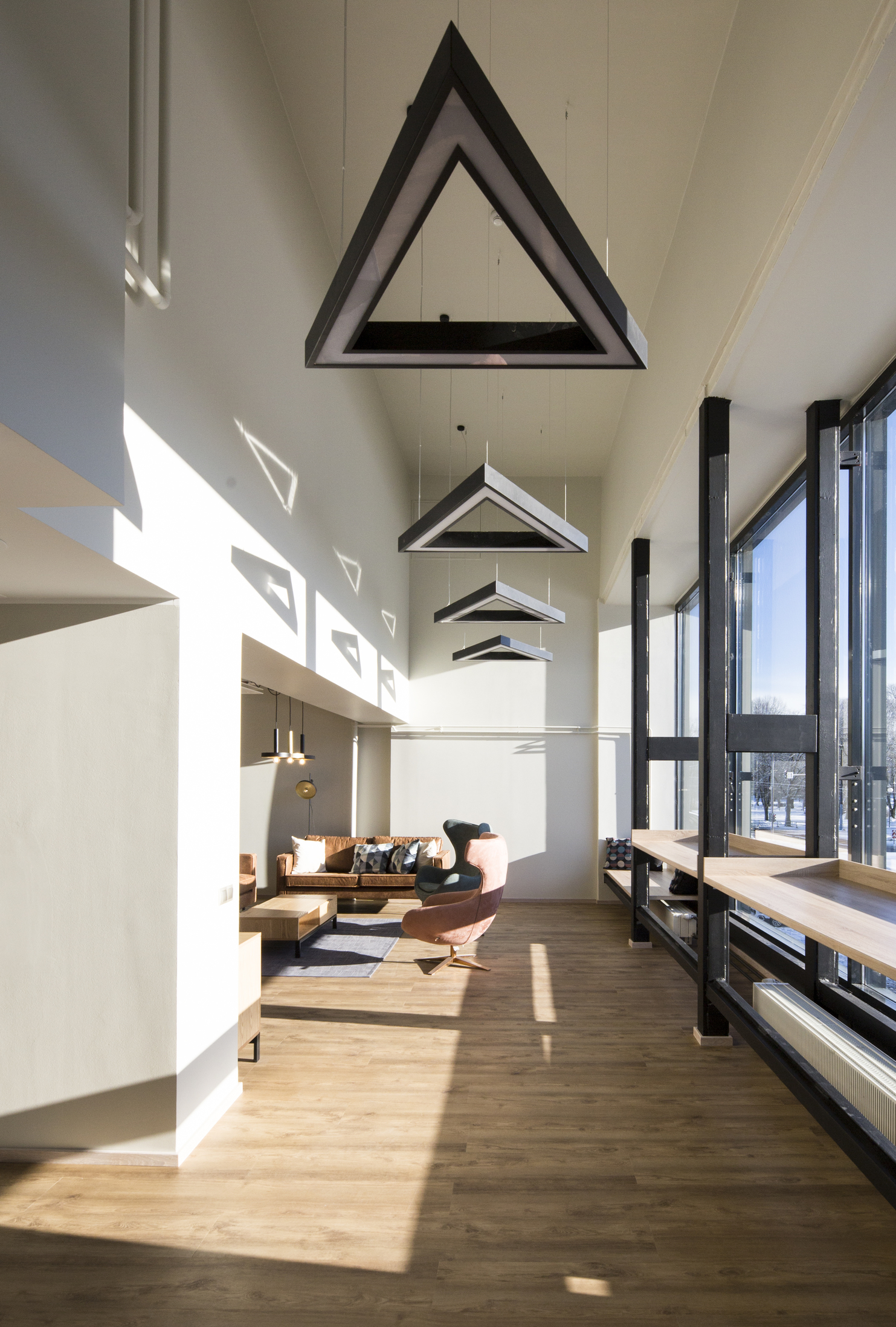 Go Hotel Shnelli seminarikeskuse suurte akendega lounge