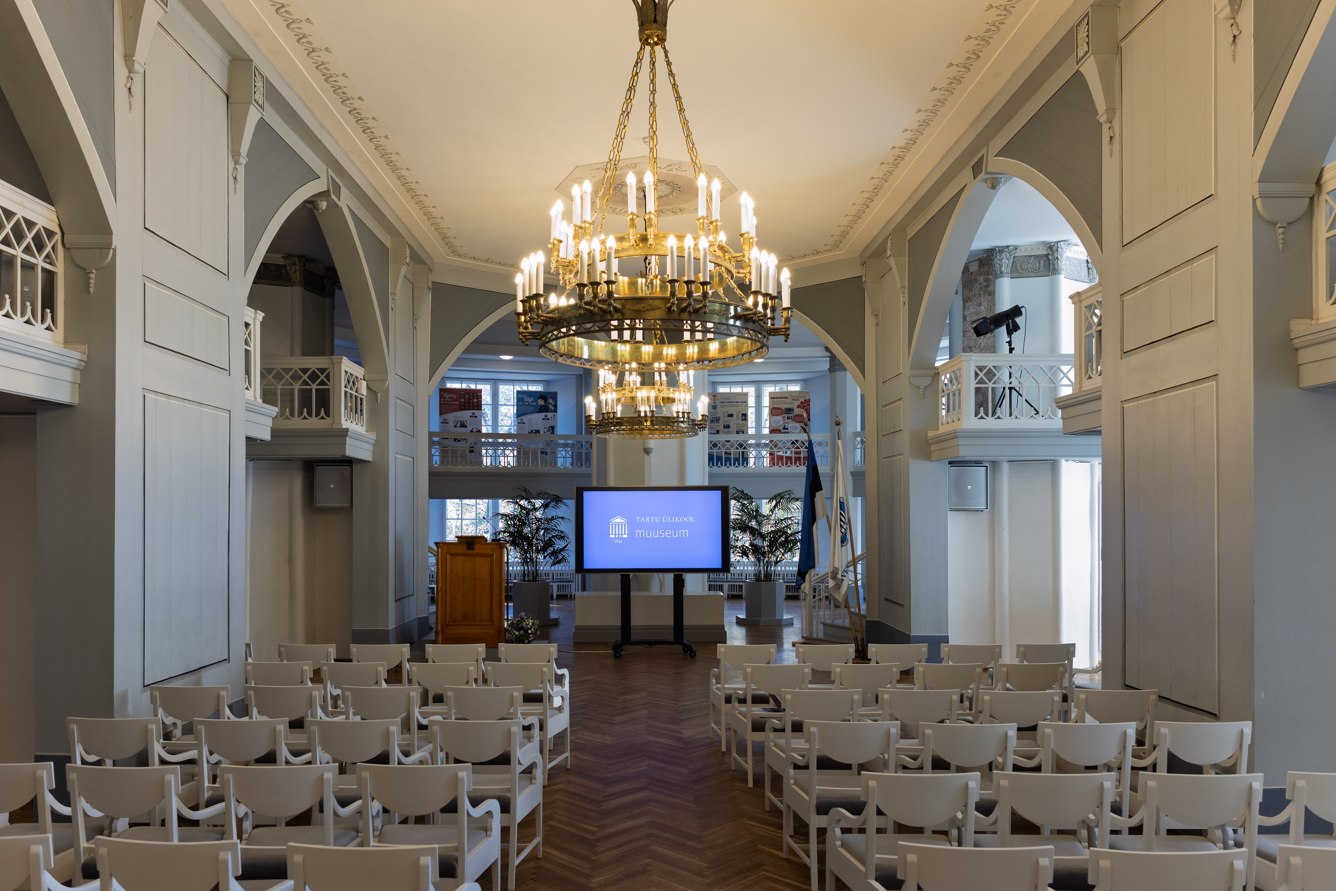 Tartu Ülikooli muuseumi valge saal