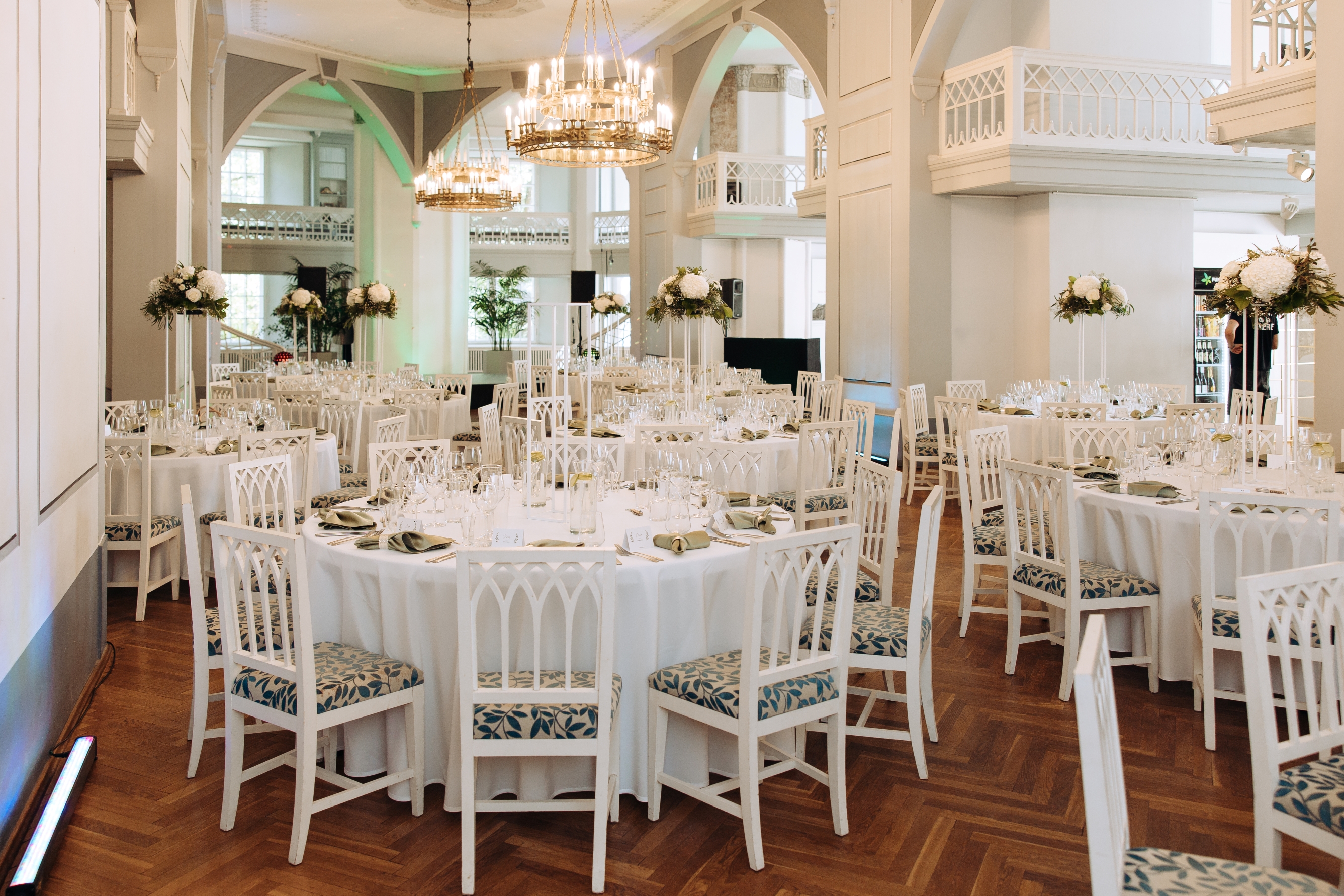 Eriüritus Tartu Ülikooli muuseumi valges saalis