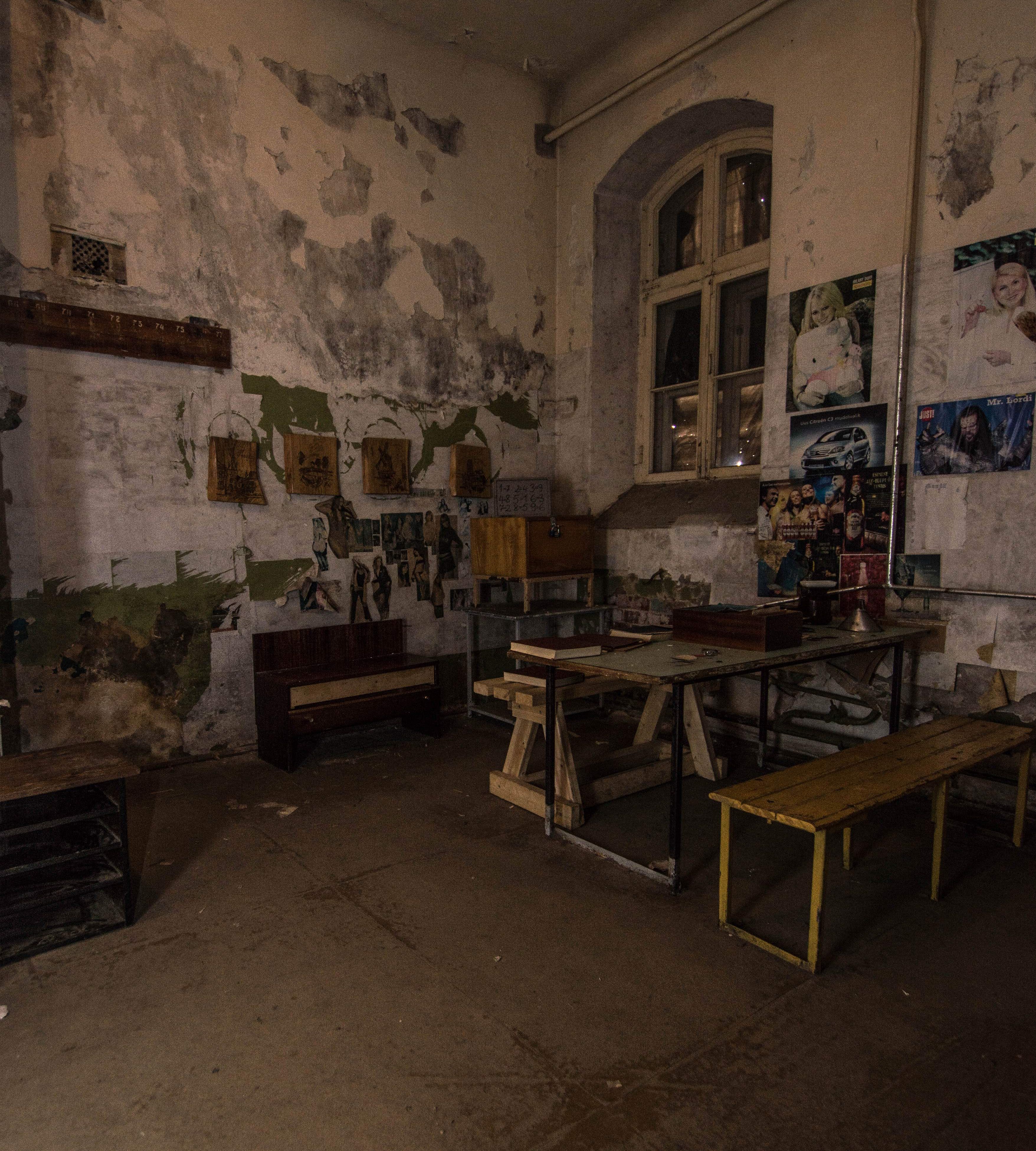 Wir haben das 2007 geschlossene legendäre Gefängnis von Pärnu geöffnet und haben hier den größten Komplex der Fluchträume von Skandinavien und Osteuro