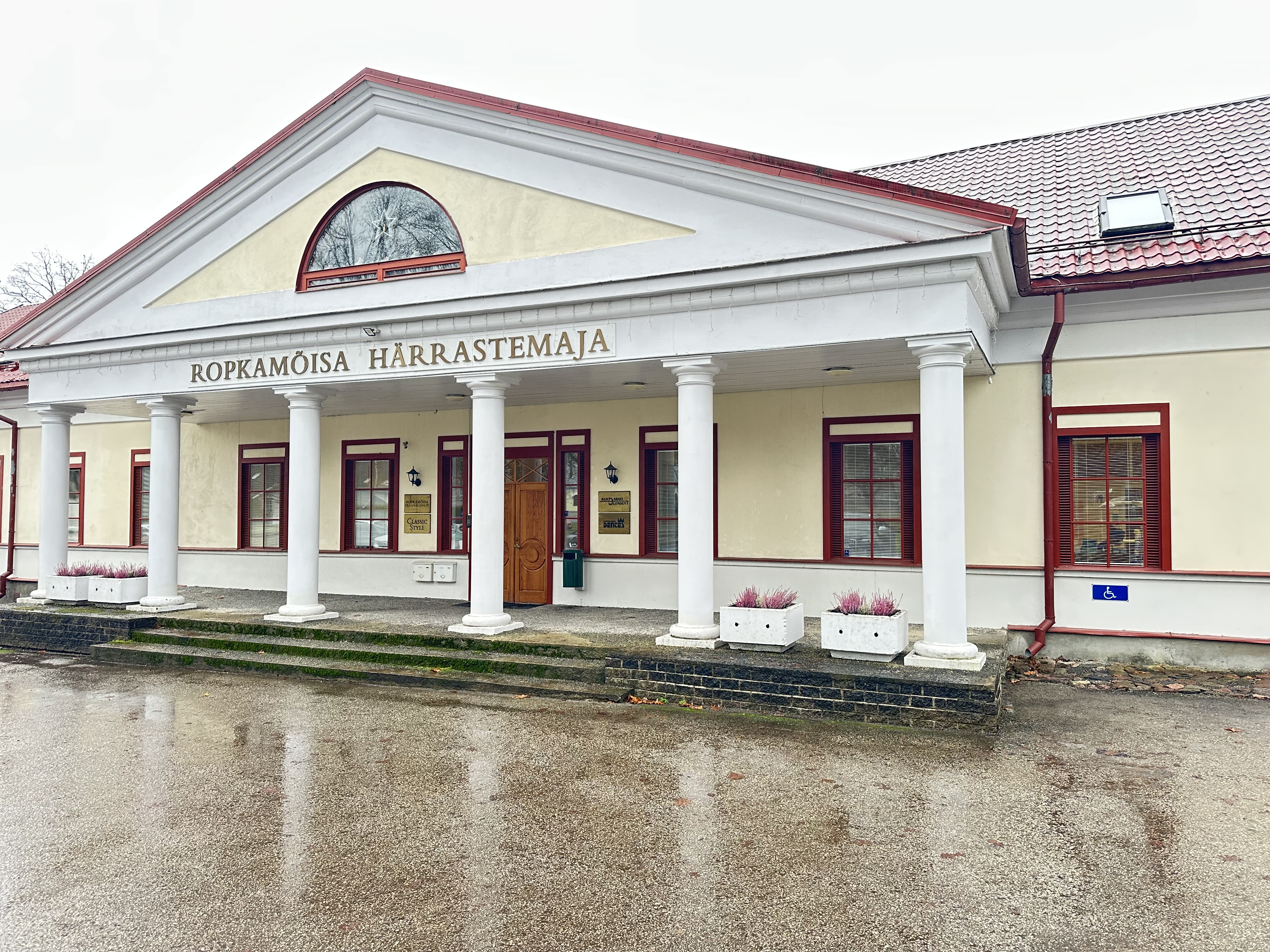 Ropkamõisa härrastemaja