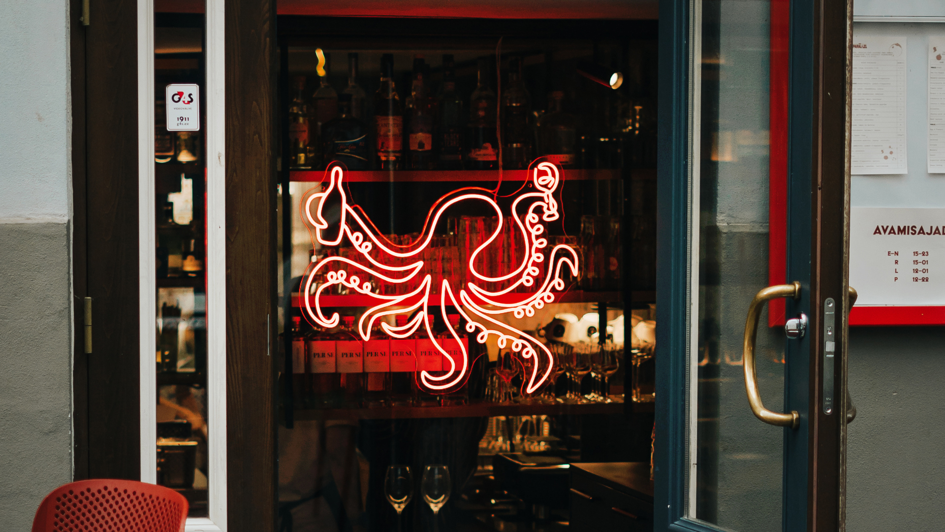 Bārs "Paral·lel" Tartu kļūst par vakara vietu ar noskaņu