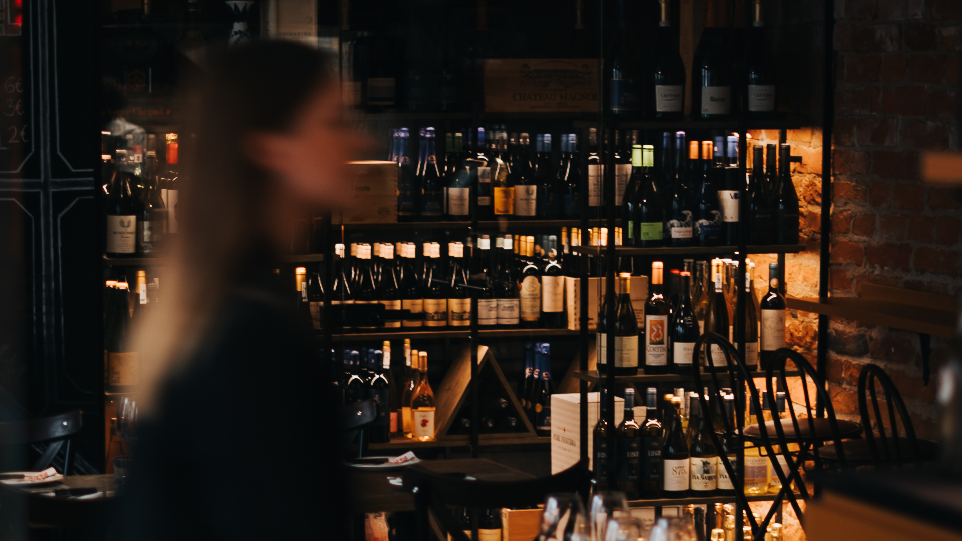 Bārā "Paral·lel" var atrast Spānijas vīnu izvēli