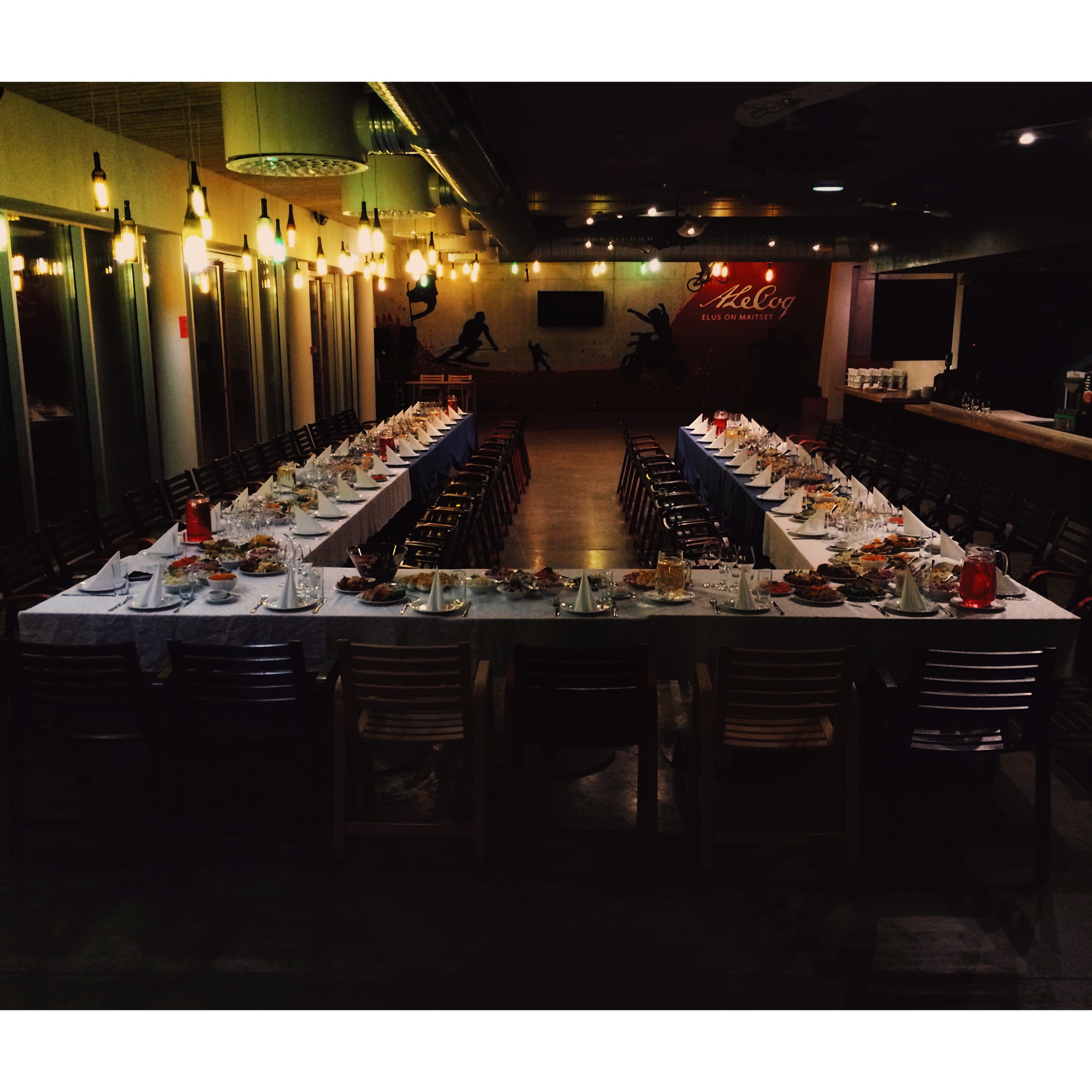 Hubane istumine kohvikus Hill Cafe