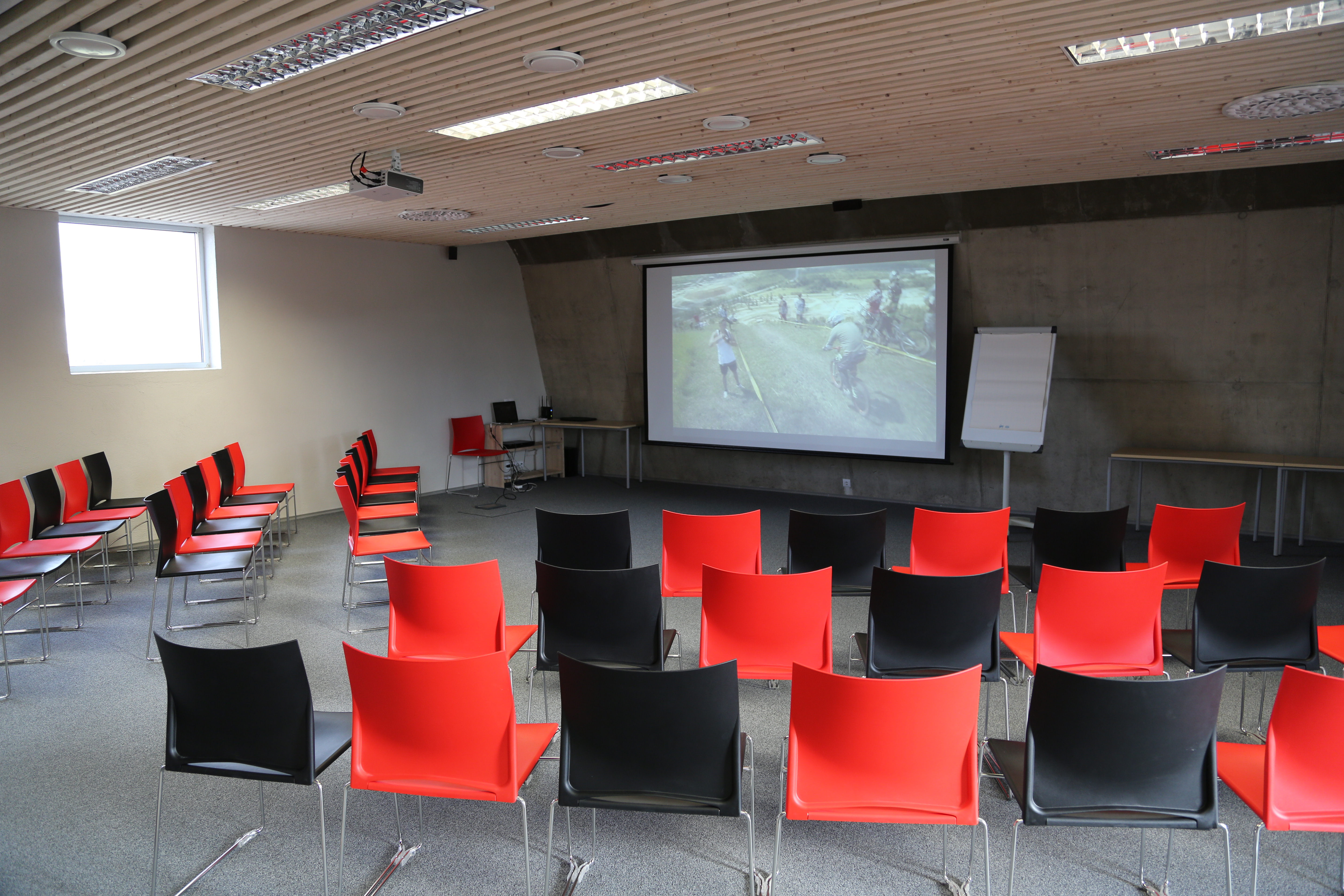 Seminariruum väiksemale meeskonnale