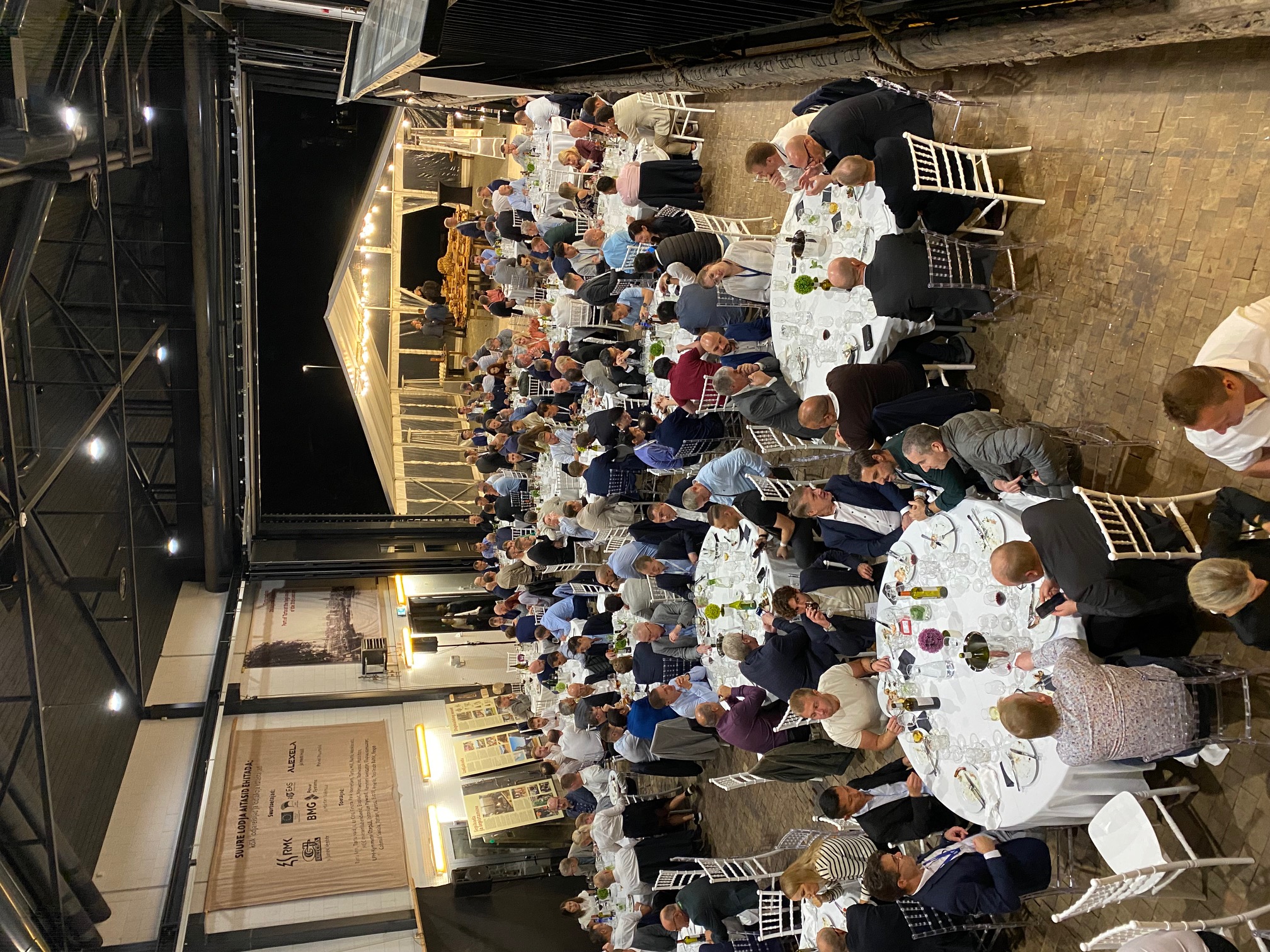 Lodjakoja laevaehitussaal avatud vabaõhualaga. 250-e külalisele