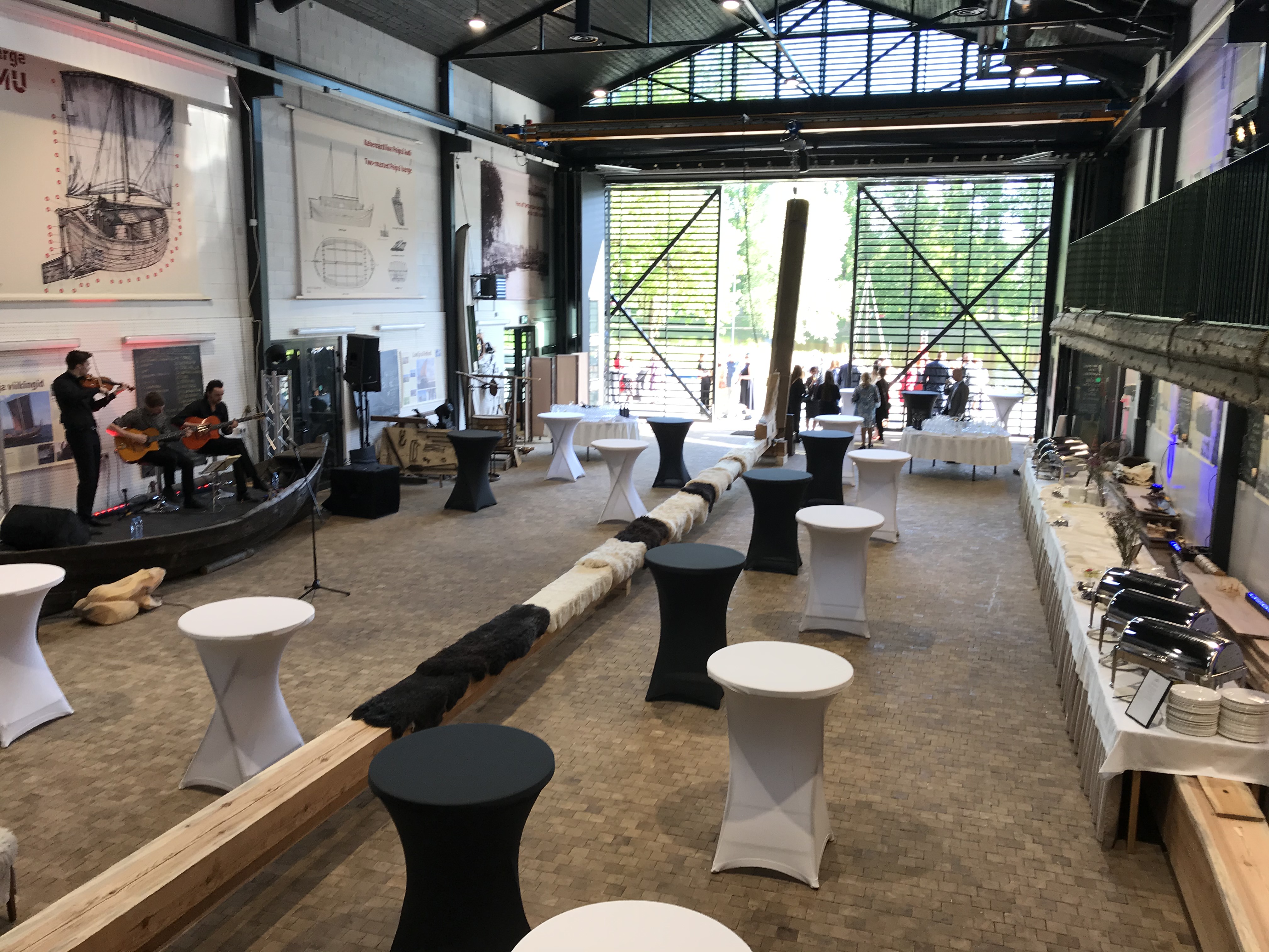 Bankett Lodjakoja laevaehitussaalis