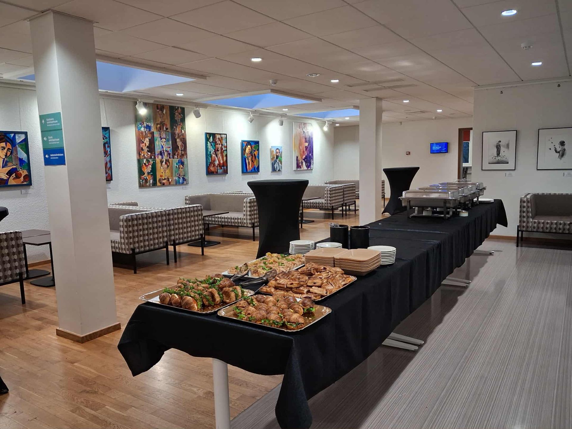 Kohvipaus Tartu Ülikooli raamatukogu fuajees