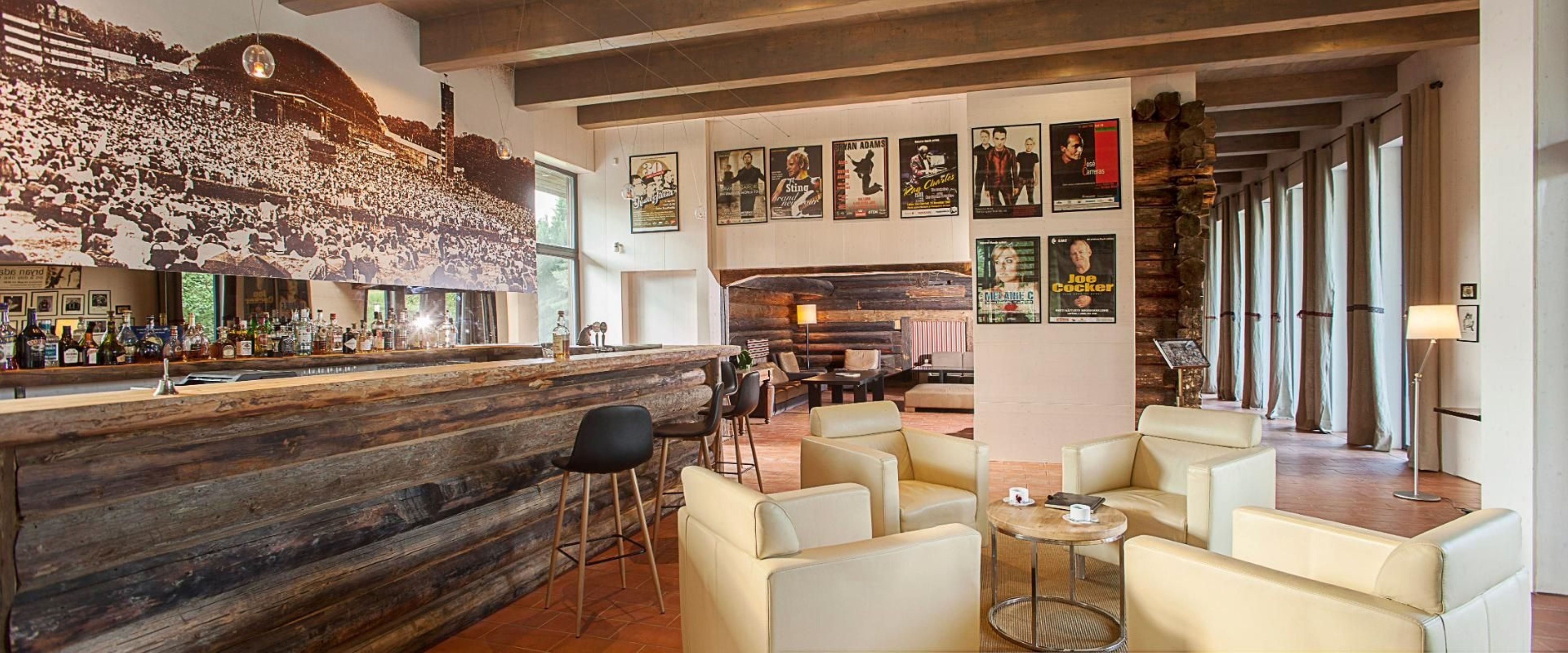 Kivitalu restorāna vestibils