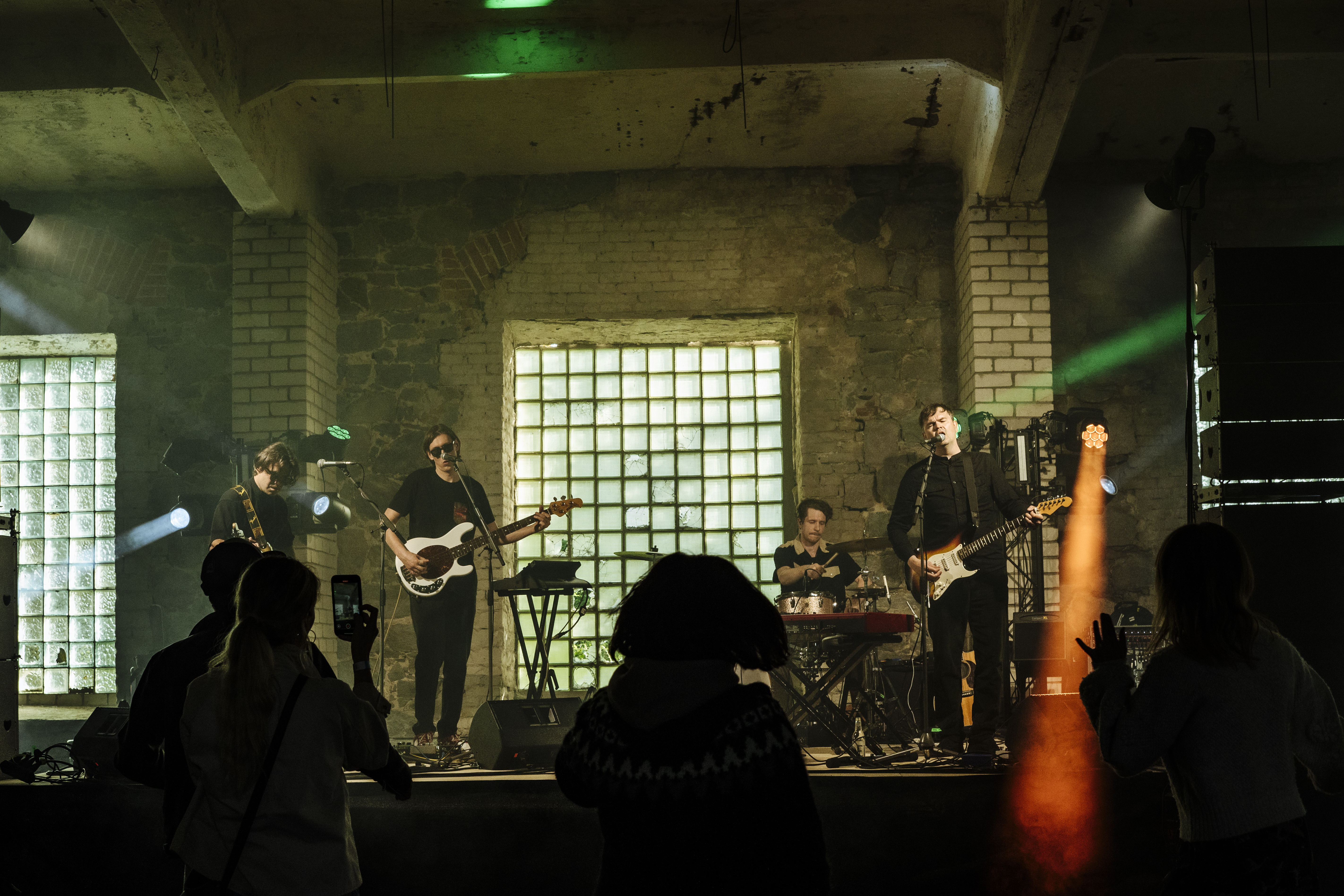 Viscosa Kultuuritehas Hiiumaal Suvesumin 2025 Vaiko Eplik ja Eliit