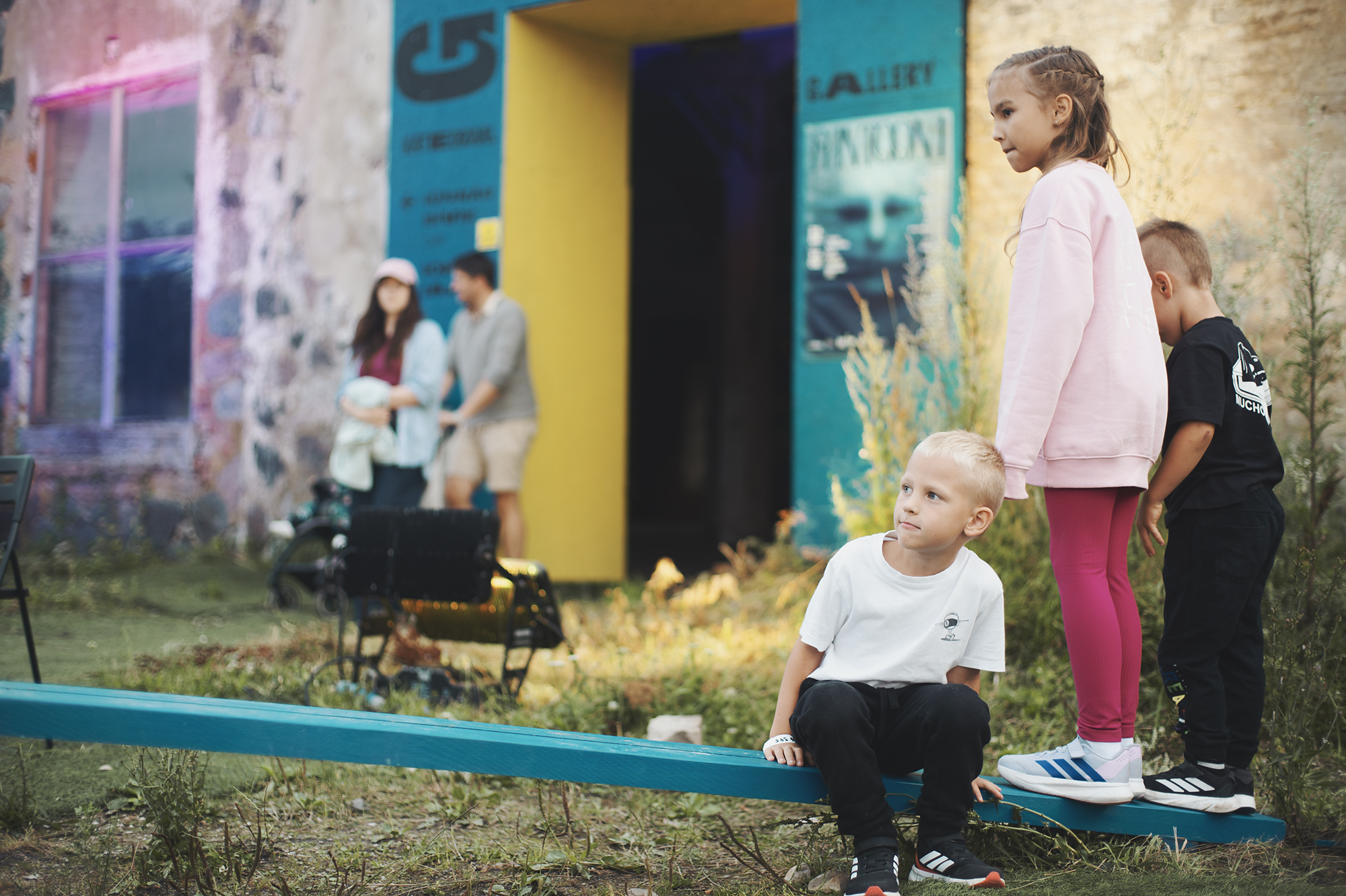 Pered tulevad lastega Hiiumaale Viscosa Kultuuritehasesse aega veetma