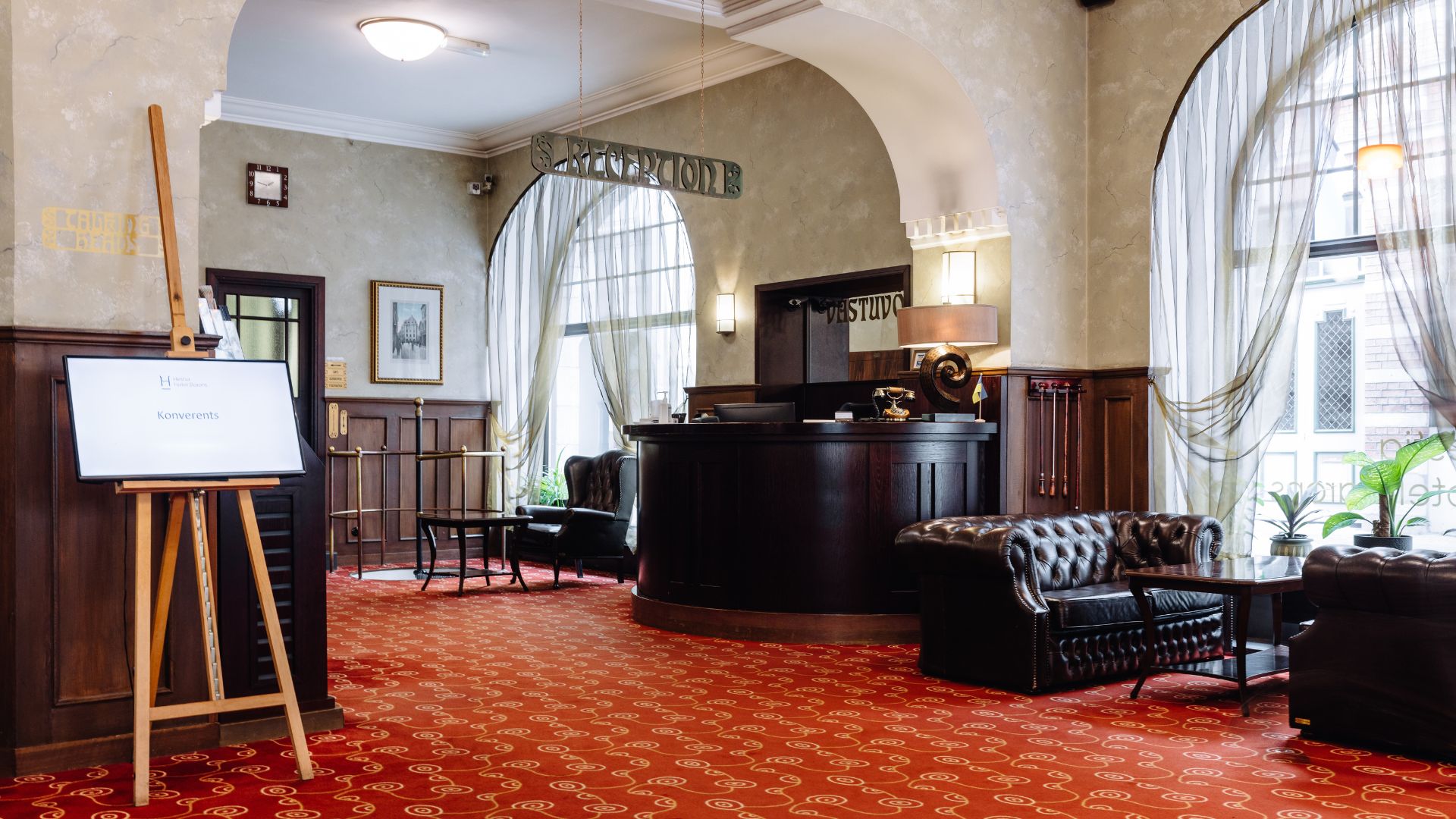 Hestia Hotel Barons lobby