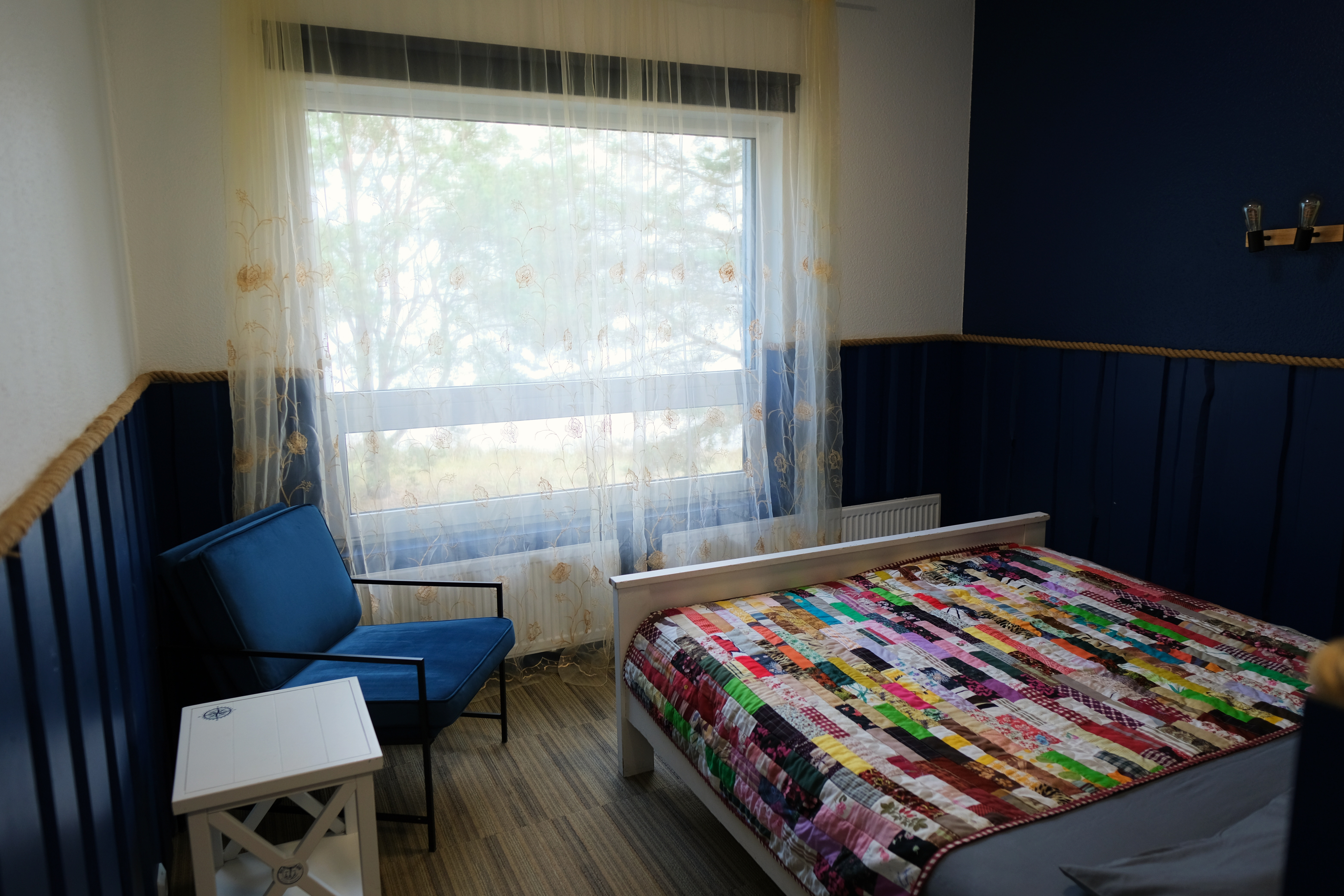 Merevaatega majutus Vergi Sadamas Lahemaal – hubane tuba Pootsman Wirkes hotellis