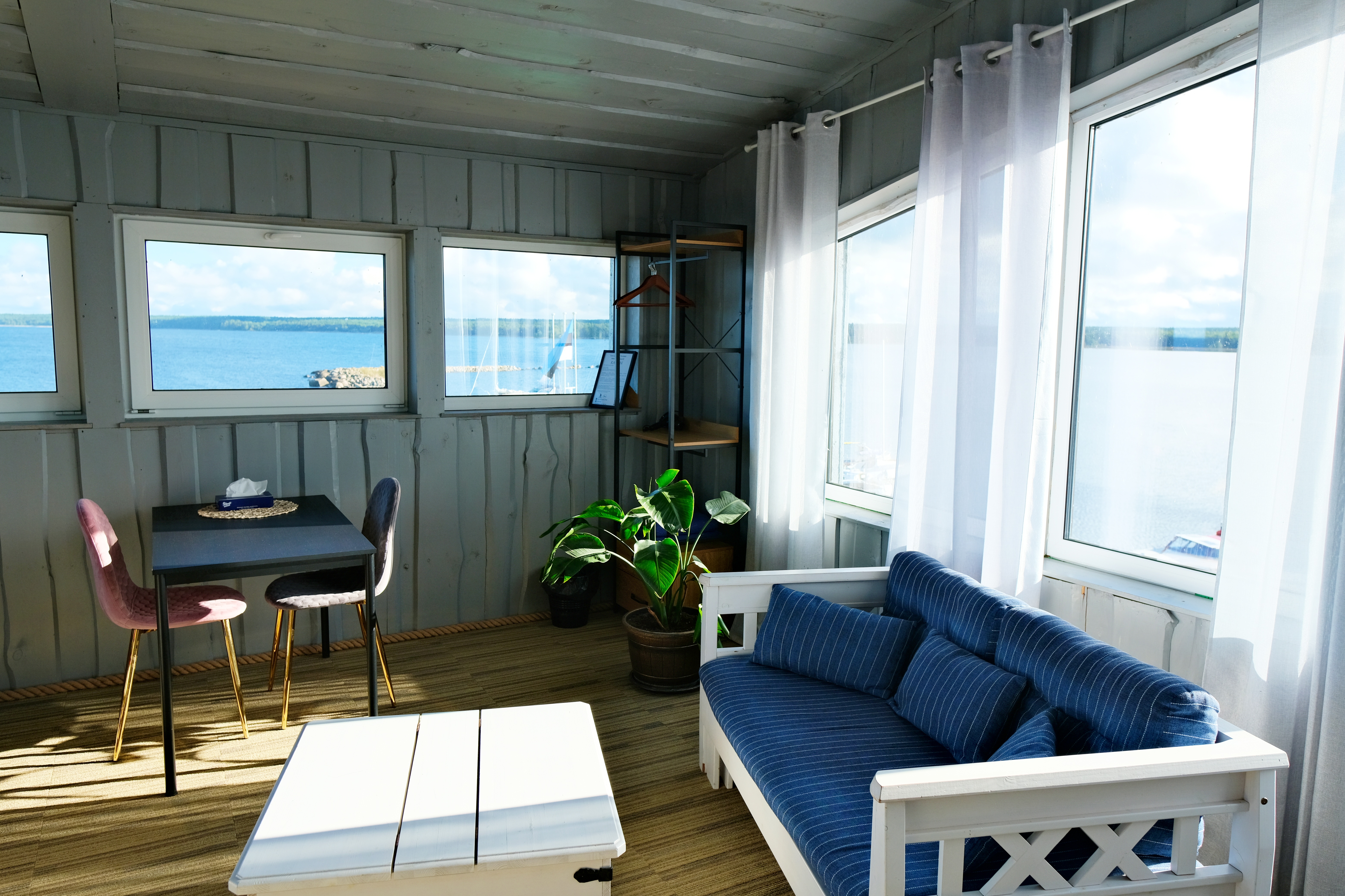 Eksklusiivne majutus Lahemaal Kapteni tornisviidis Wirkes hotellis, panoraamne merevaade Vergi Sadam