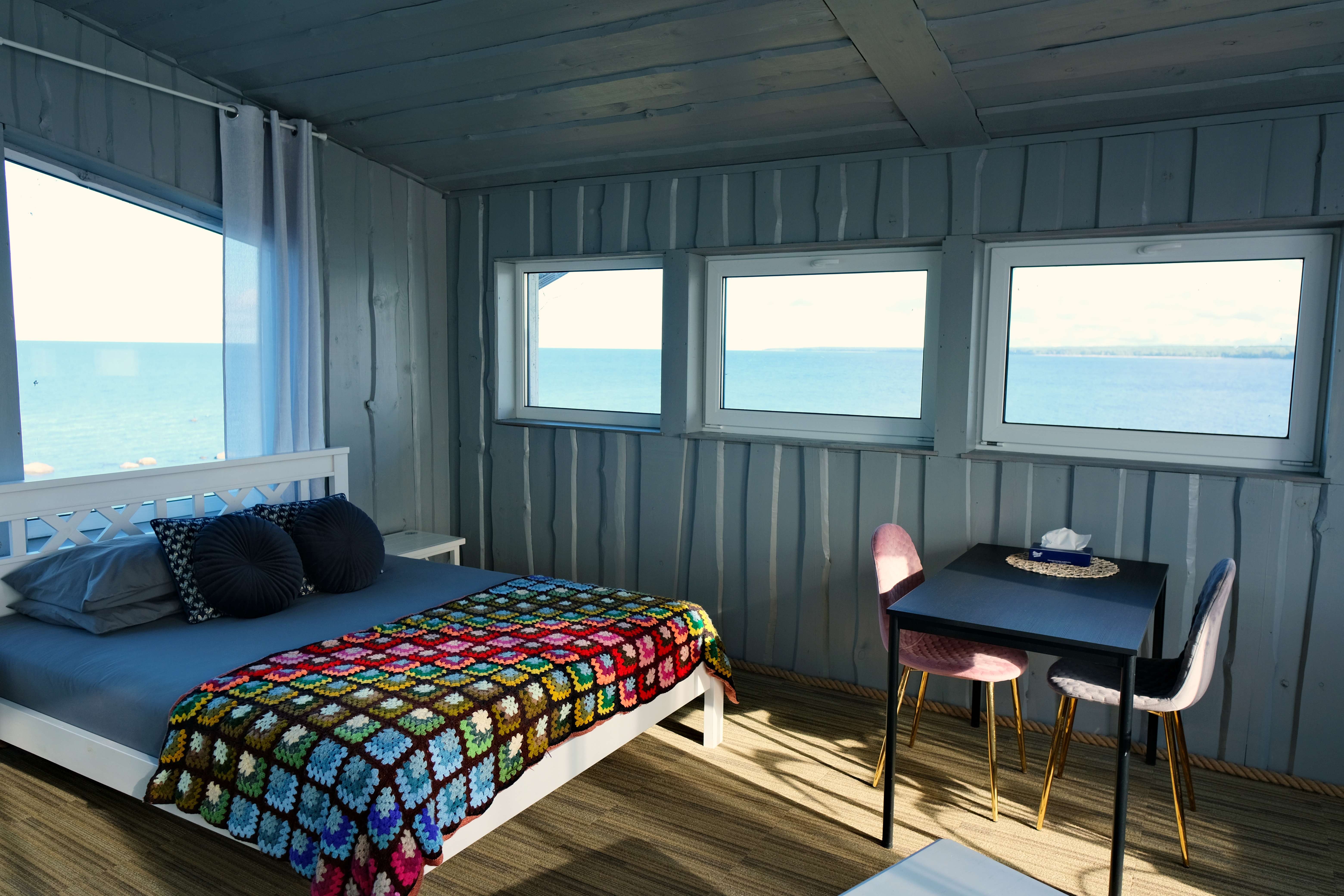 Luksuslik tornisviit ja majutus Lahemaal Wirkes hotellis, tuba Kapten panoraamvaatega Vergi sadamale