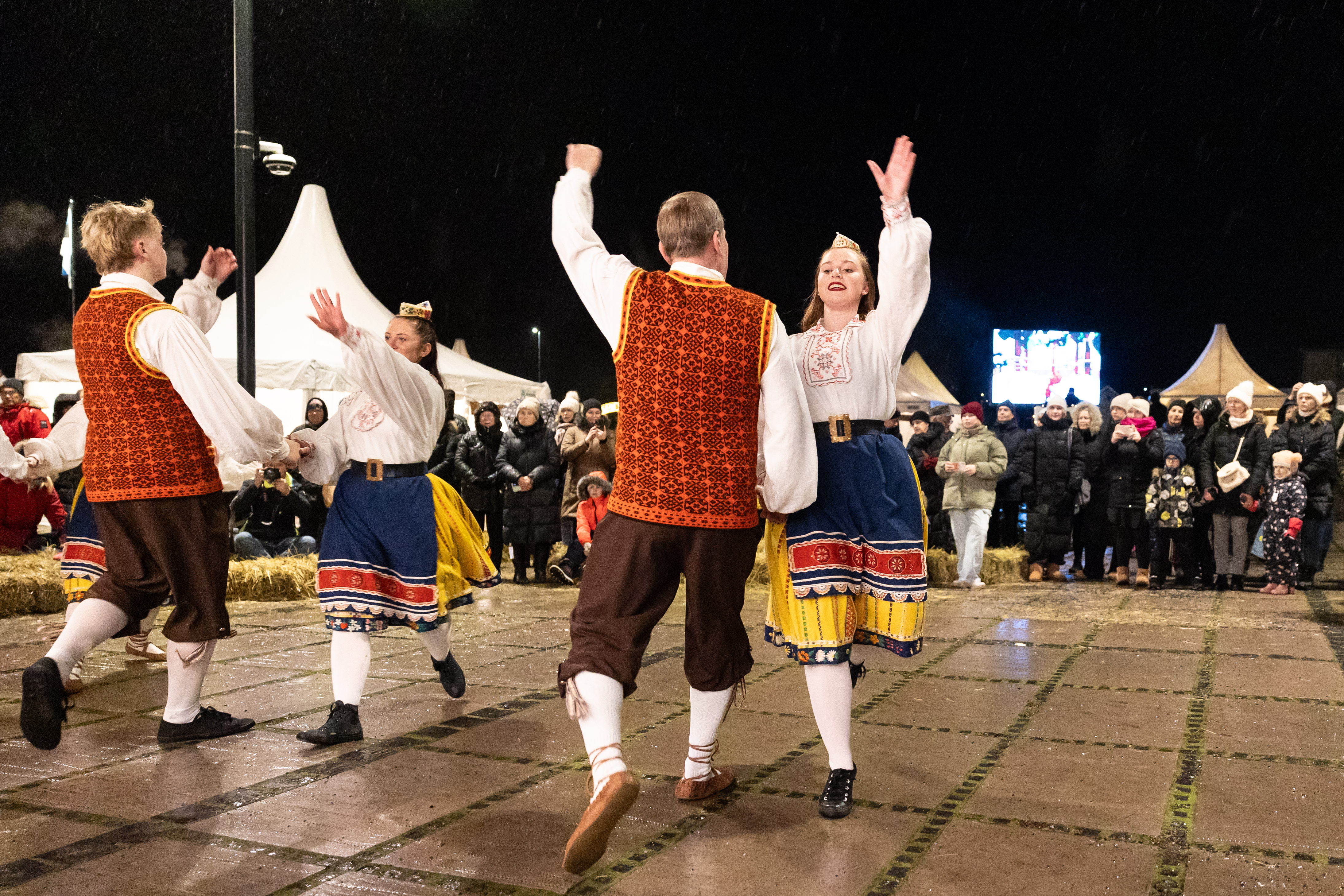 Tants ja laul käivad pühade juurde