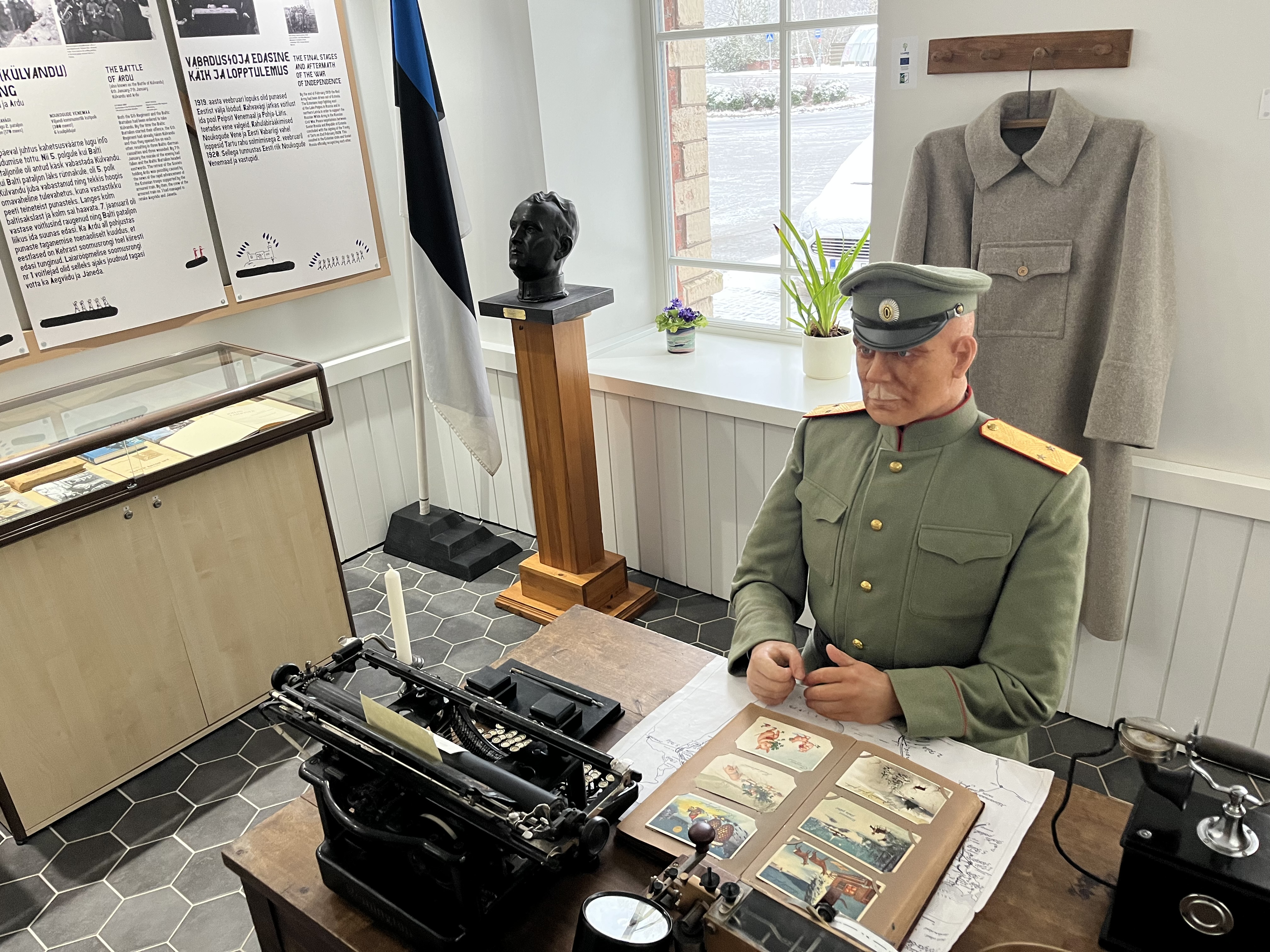 Kindral Aleksander Tõnisson ja jõulukaardialbum