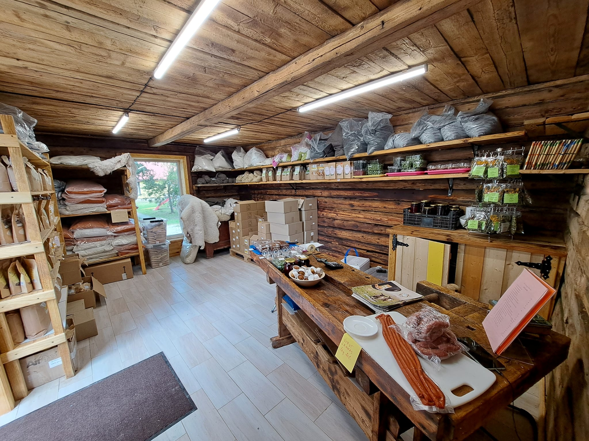 Tõrvaaugu Mahe talu poe kaubavalik