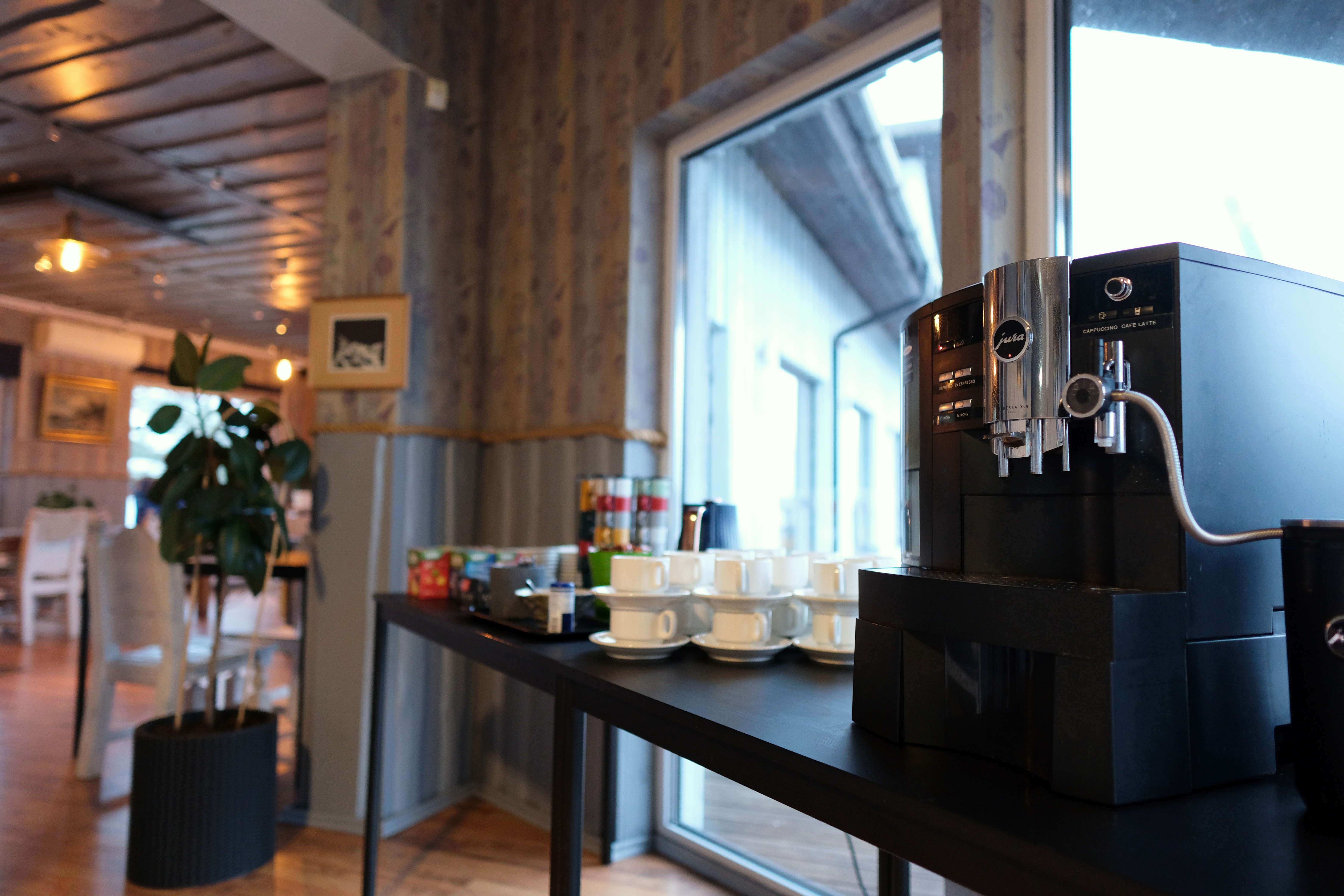 Premium kohvipaus värskelt küpsetatud kookide ja käsitöö suupistetega, seminarid Vergi Sadamas, Rest