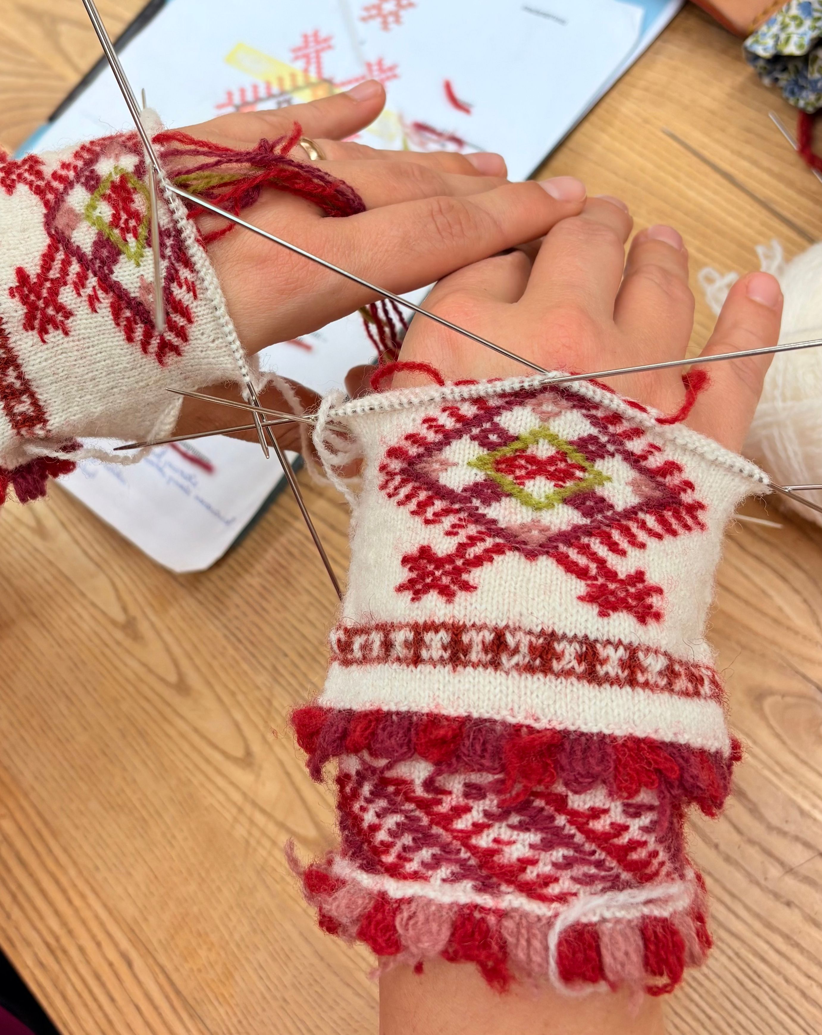 Rožotu ornamenta adīšana Testamā (Tõstamaa) Rokdarbu centrā