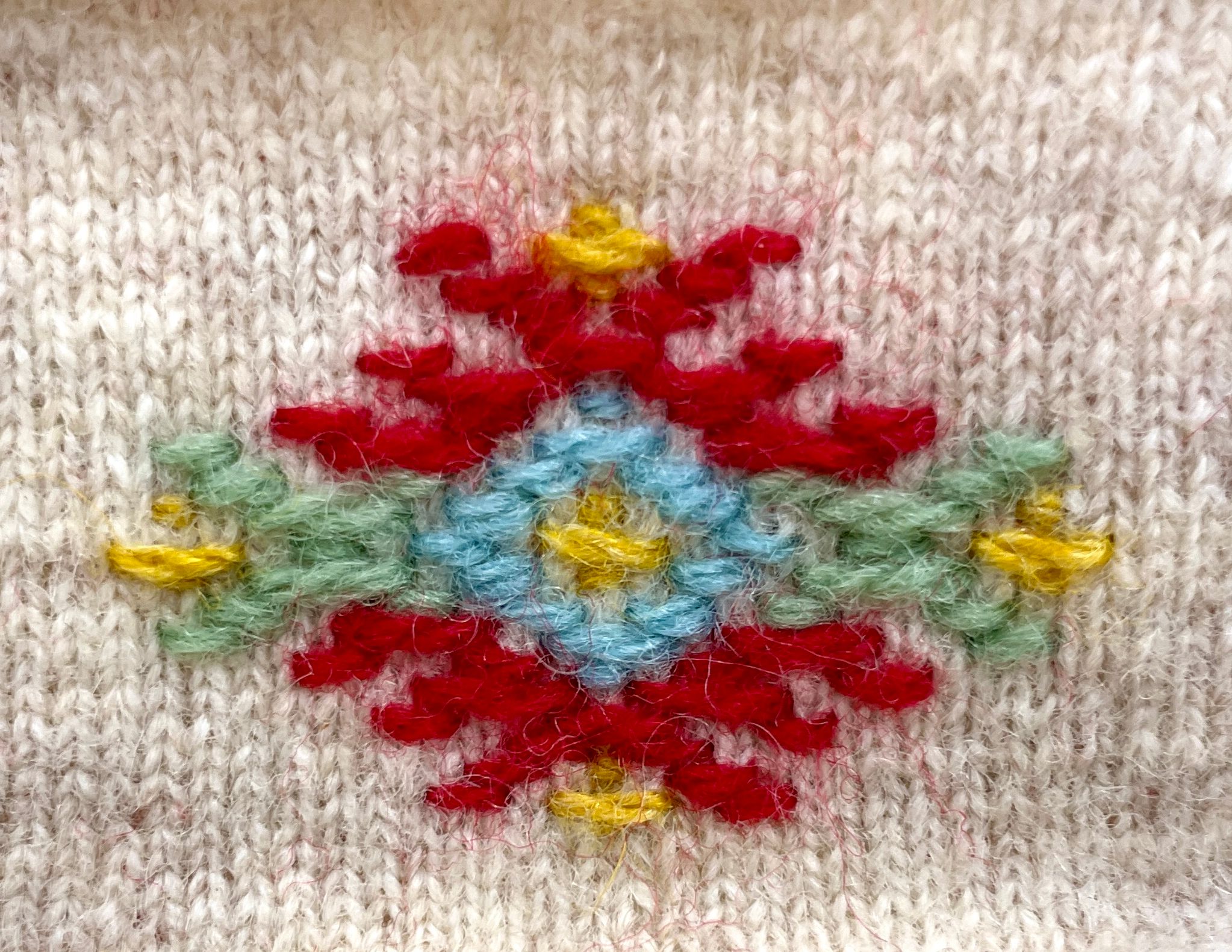 Izšūts ornaments Testamā (Tõstamaa) Rokdarbu centrā