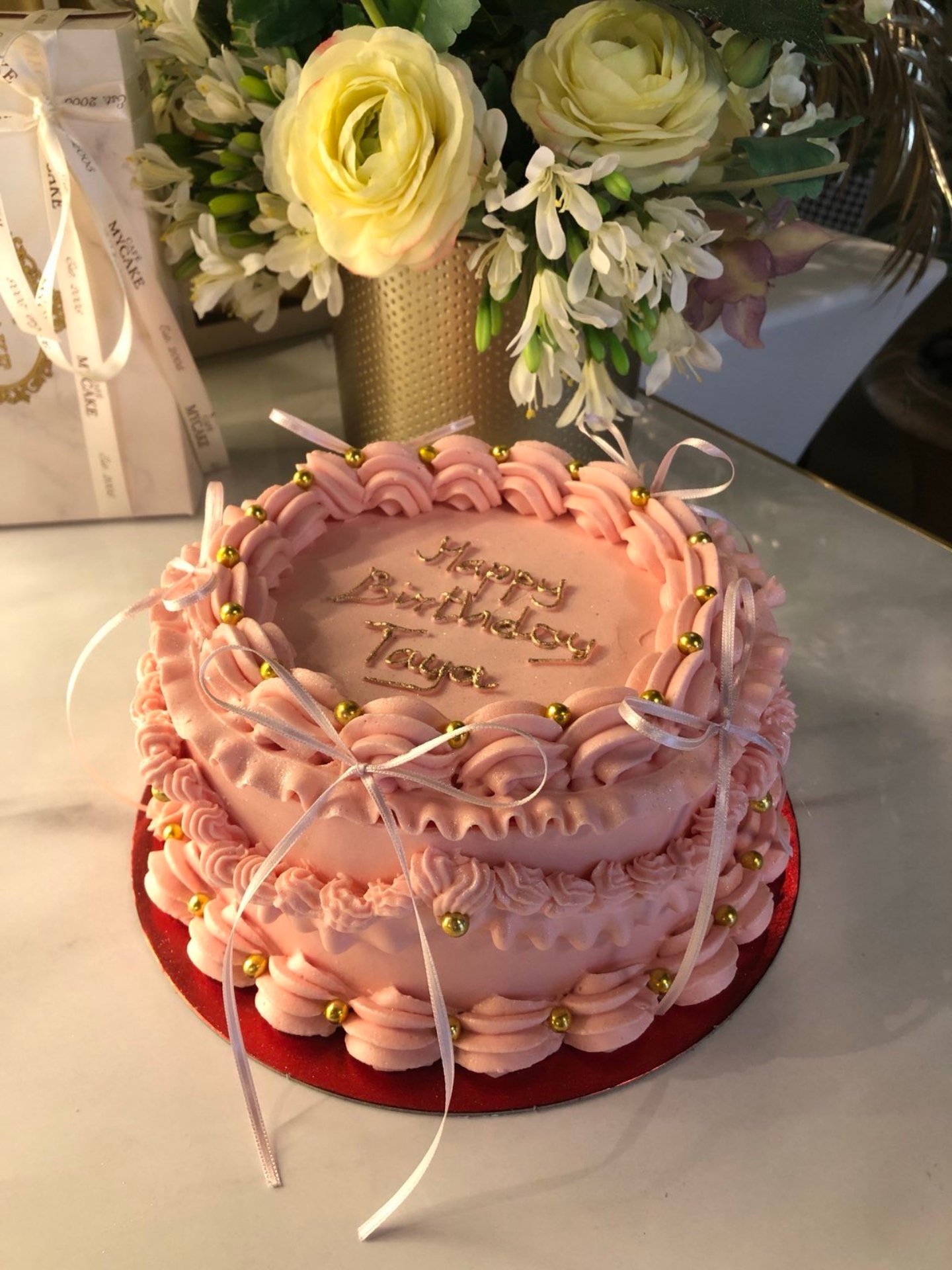 Erikoistilauskakku MyCake-kahvilassa