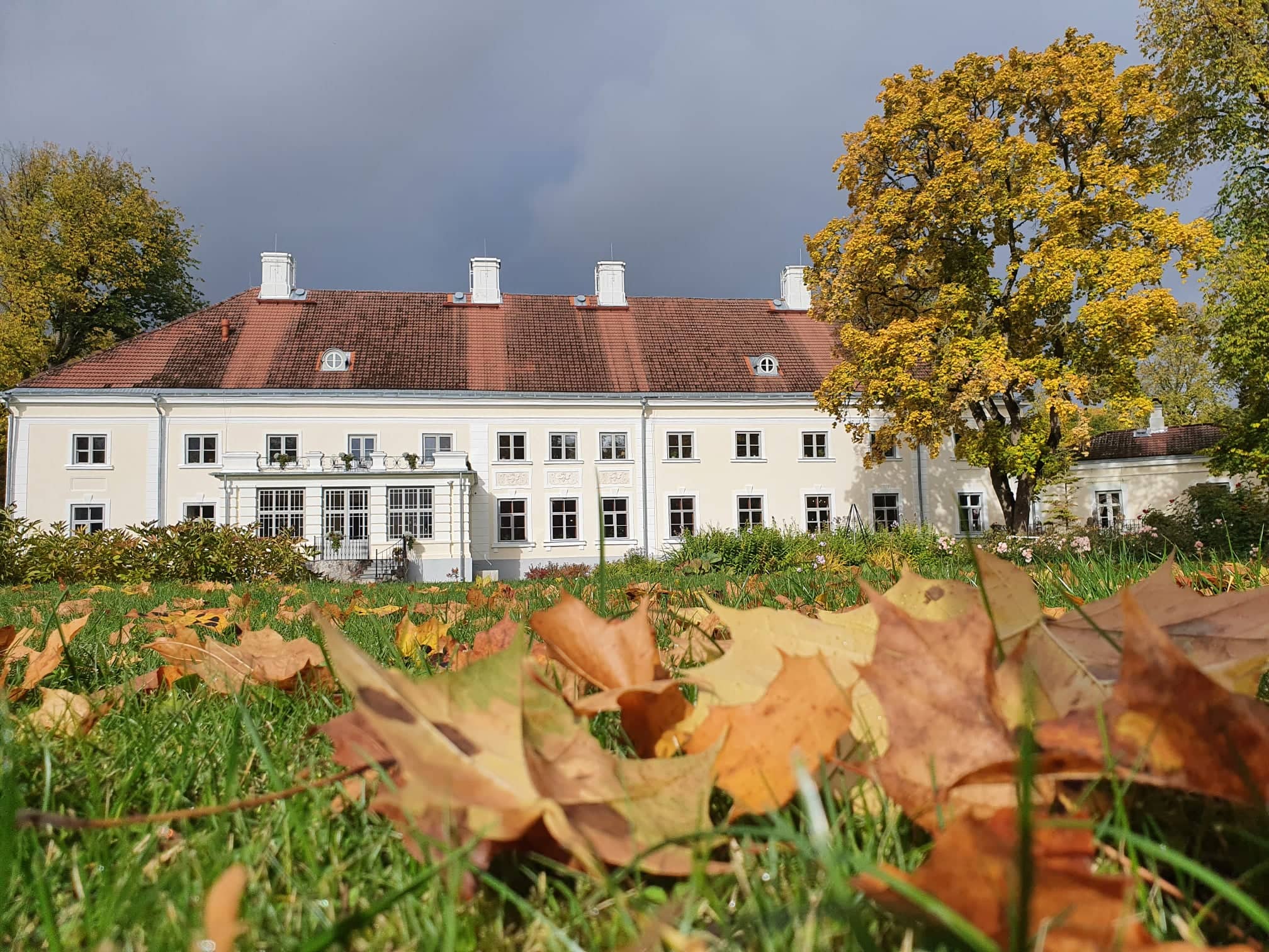 Anija manor in autumn