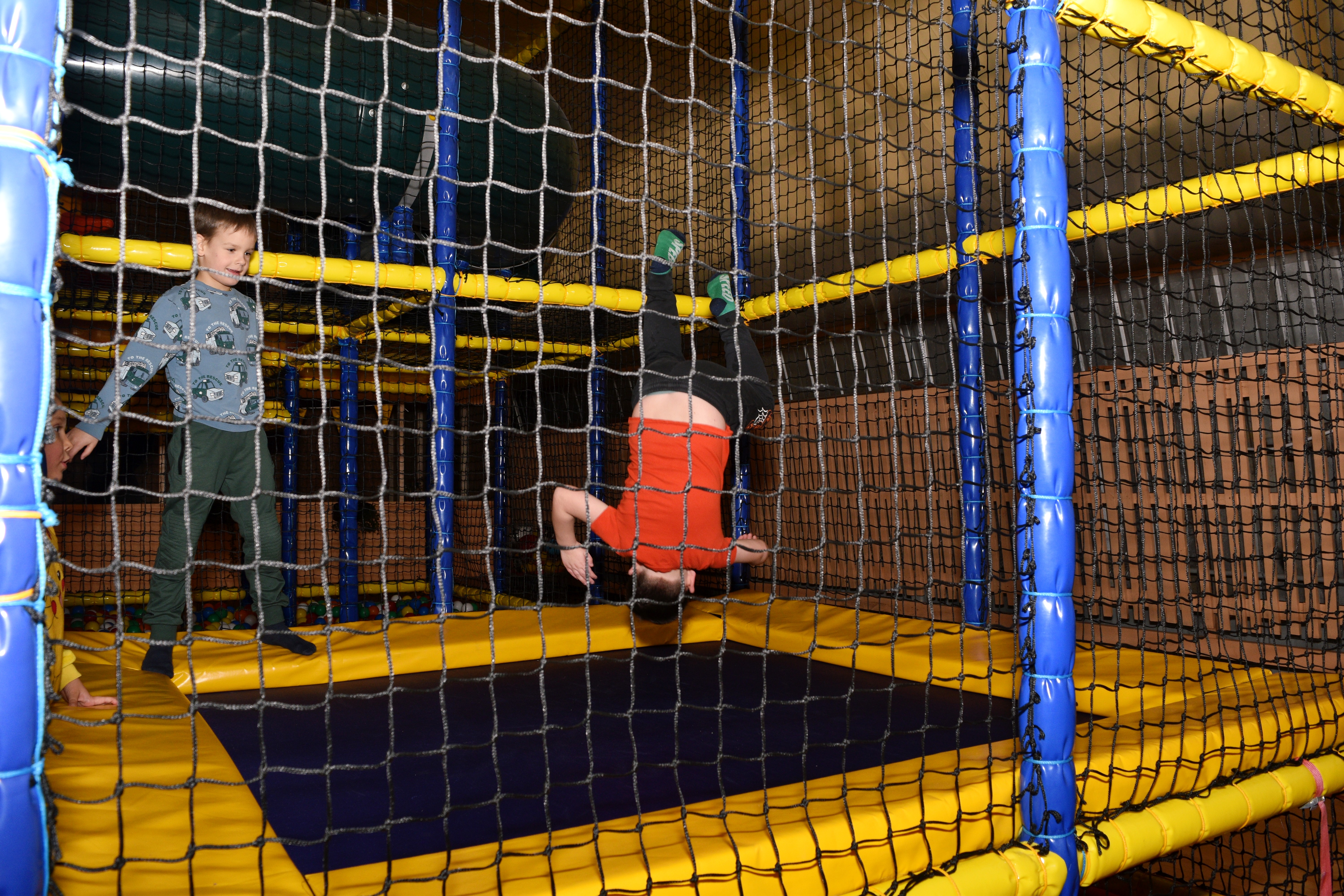 Võhma Mängumaa siseronila batuut ja salto