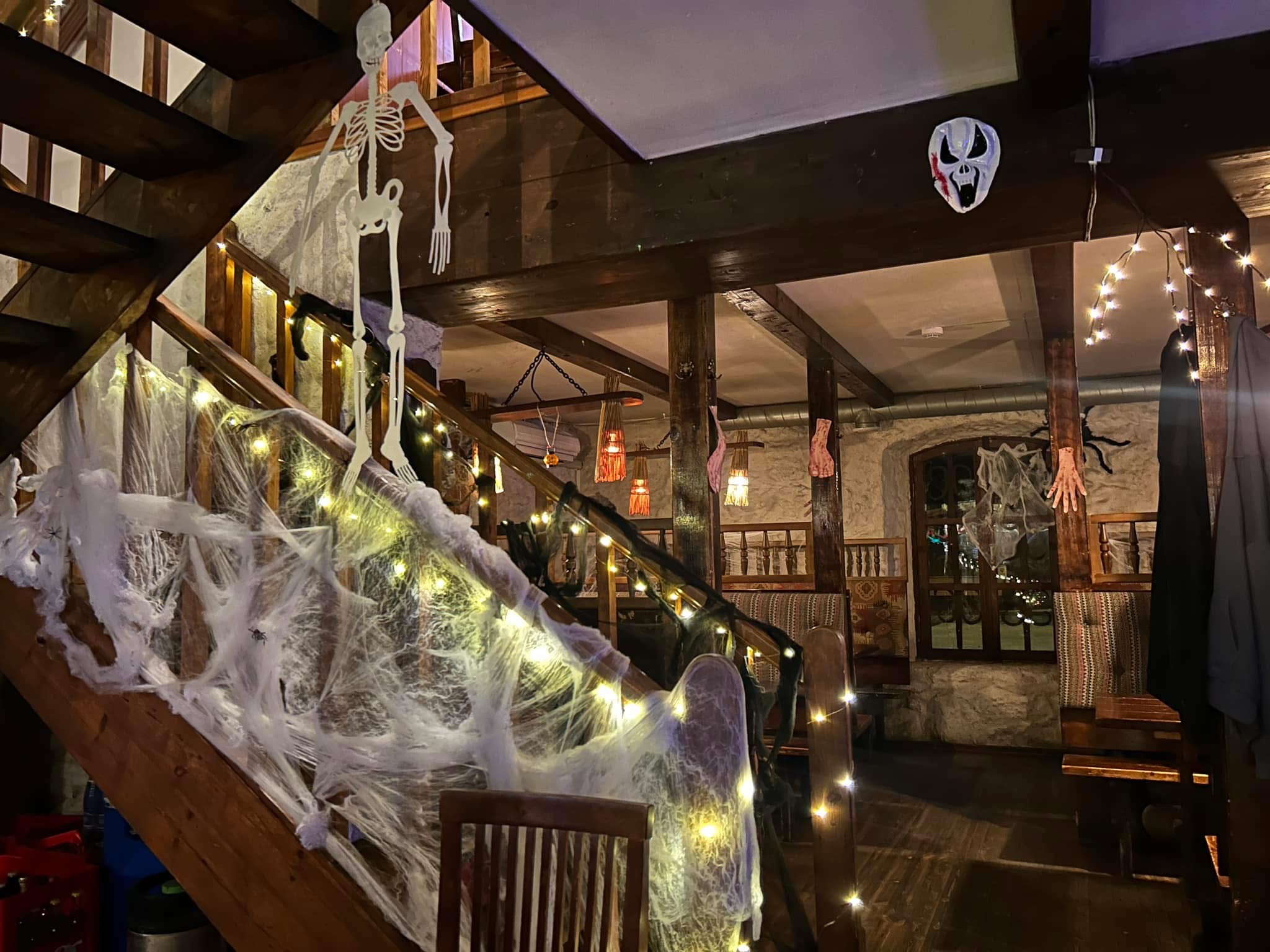 Hullava Naise Pubi Halloween'i pidu