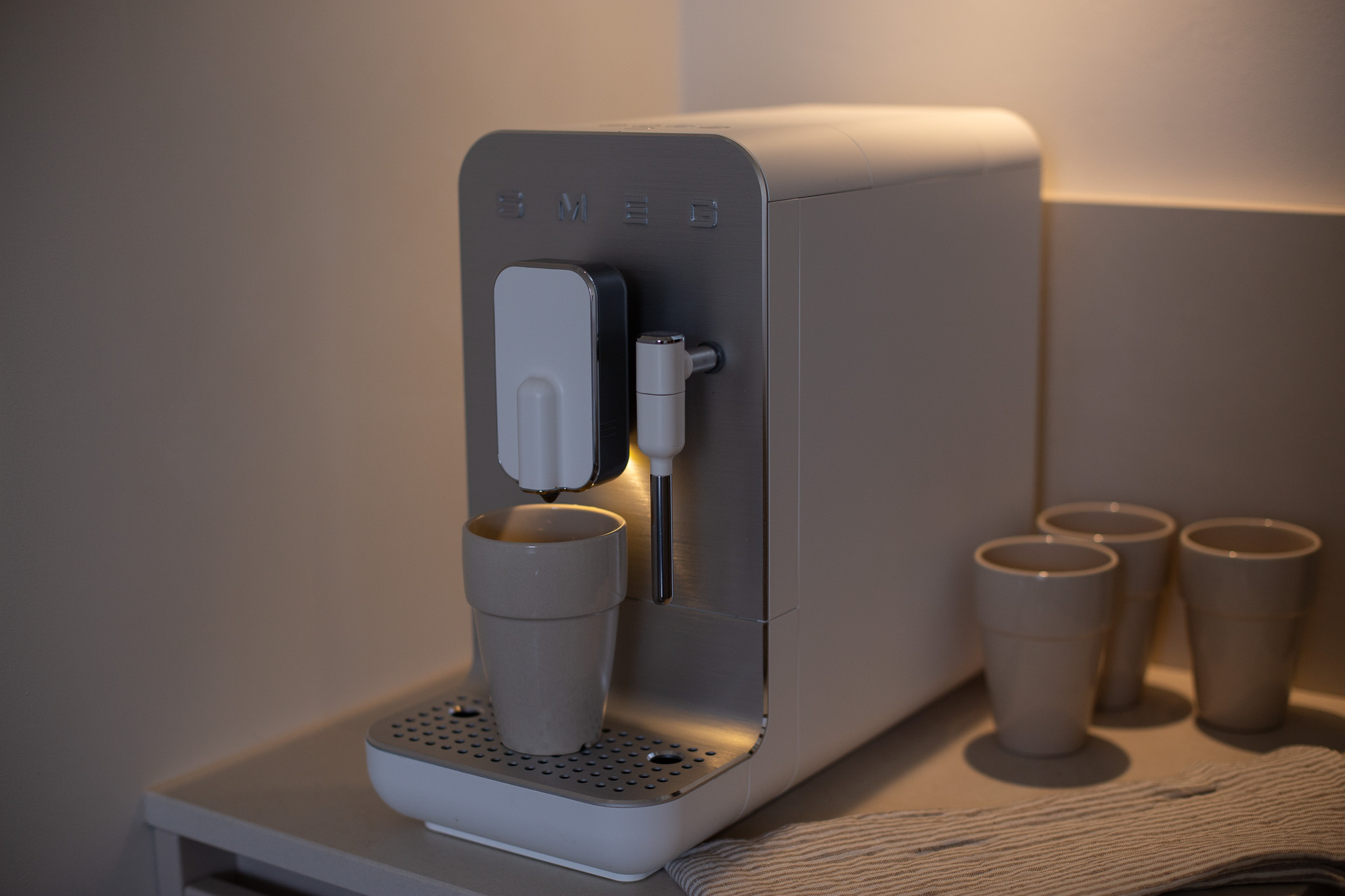 Smeg kafijas automāts Tartu Rātslaukuma dzīvoklī