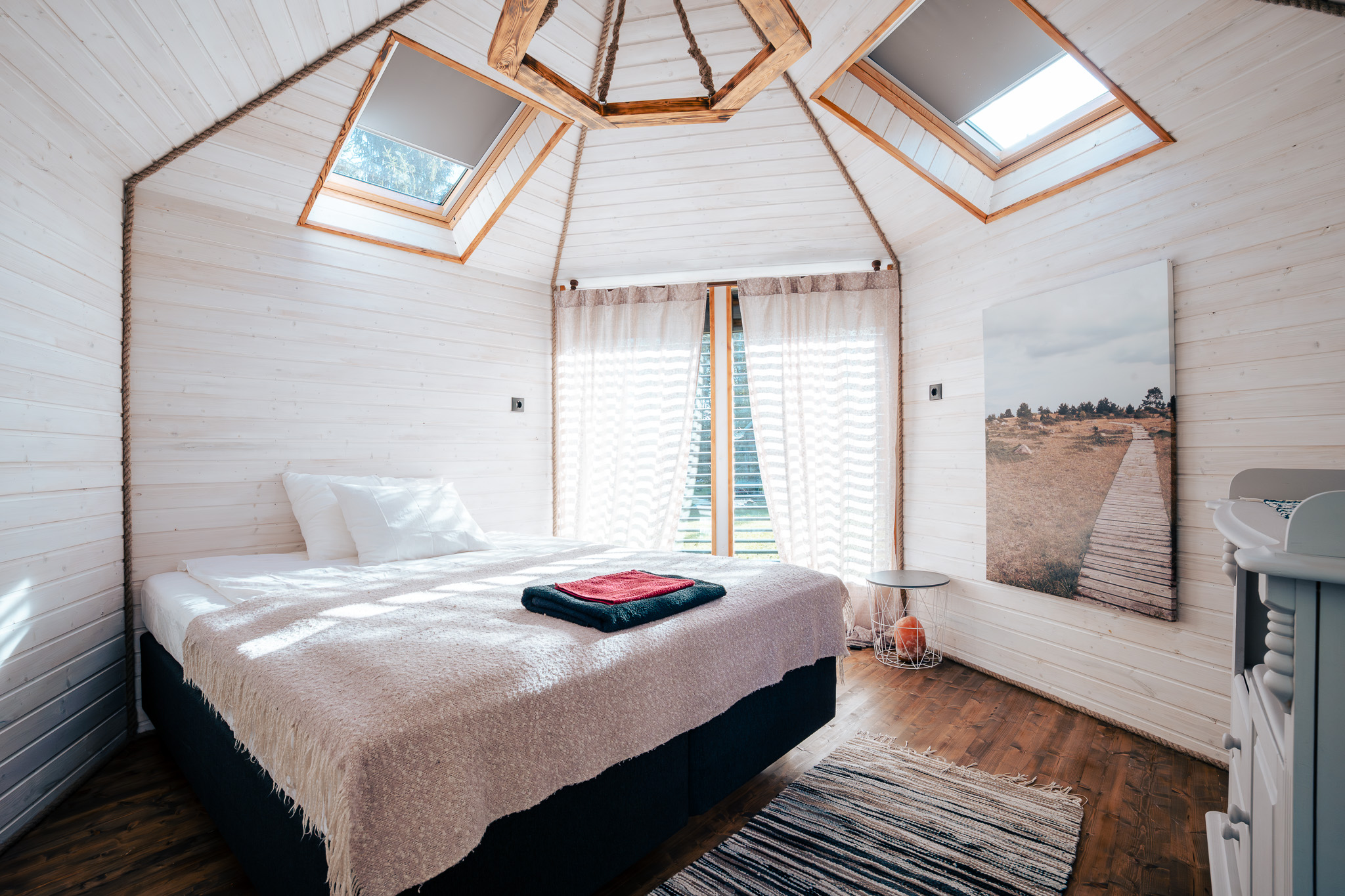 Elamusmajutus looduses, dbl tuba laia voodiga