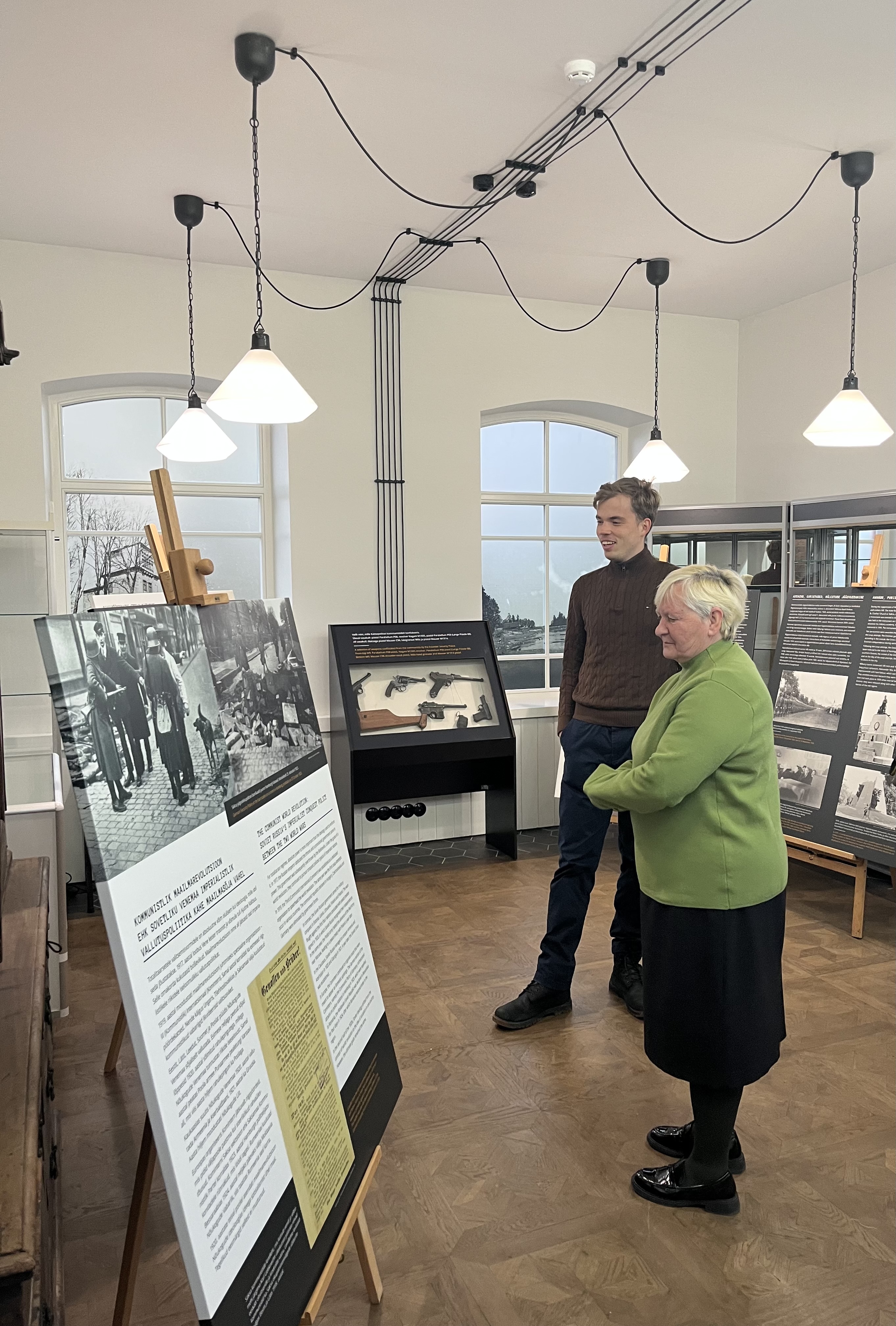 Näituse kuraator Ranno Sõnum ja Kehra muuseumi juht Anne Oruaas