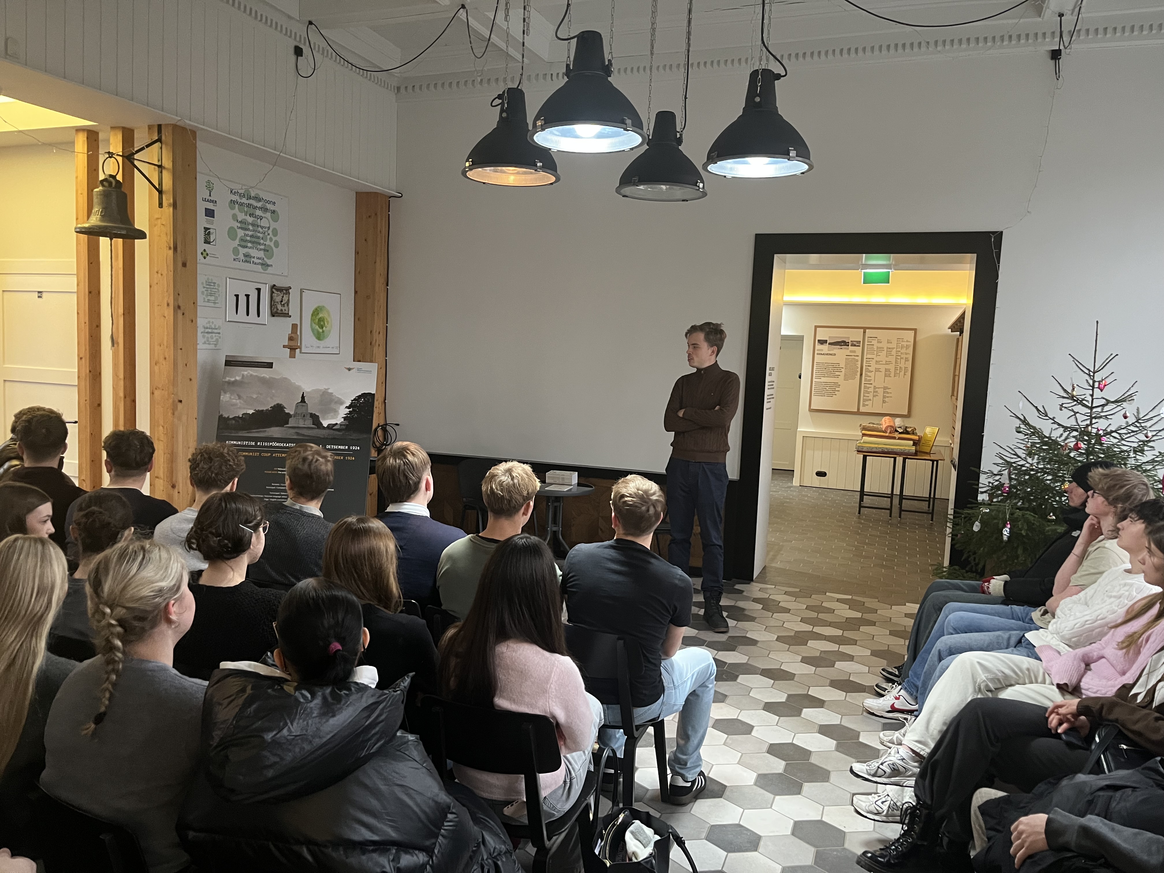 Näituse koostaja  Ranno Sõnum ja Kehra gümnaasiumi õpilased