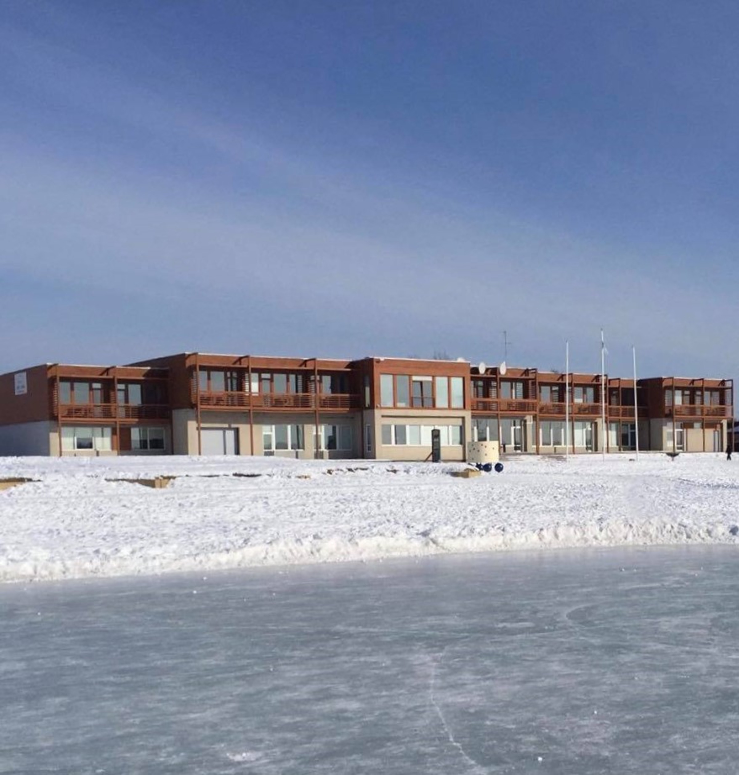 Vom Tamula-Hotel aus haben Sie einen Ausblick auf den malerischen Tamula-See, der vom Hotel aus weniger als 300 m entfernt ist. Die Hotelzimmer sind g